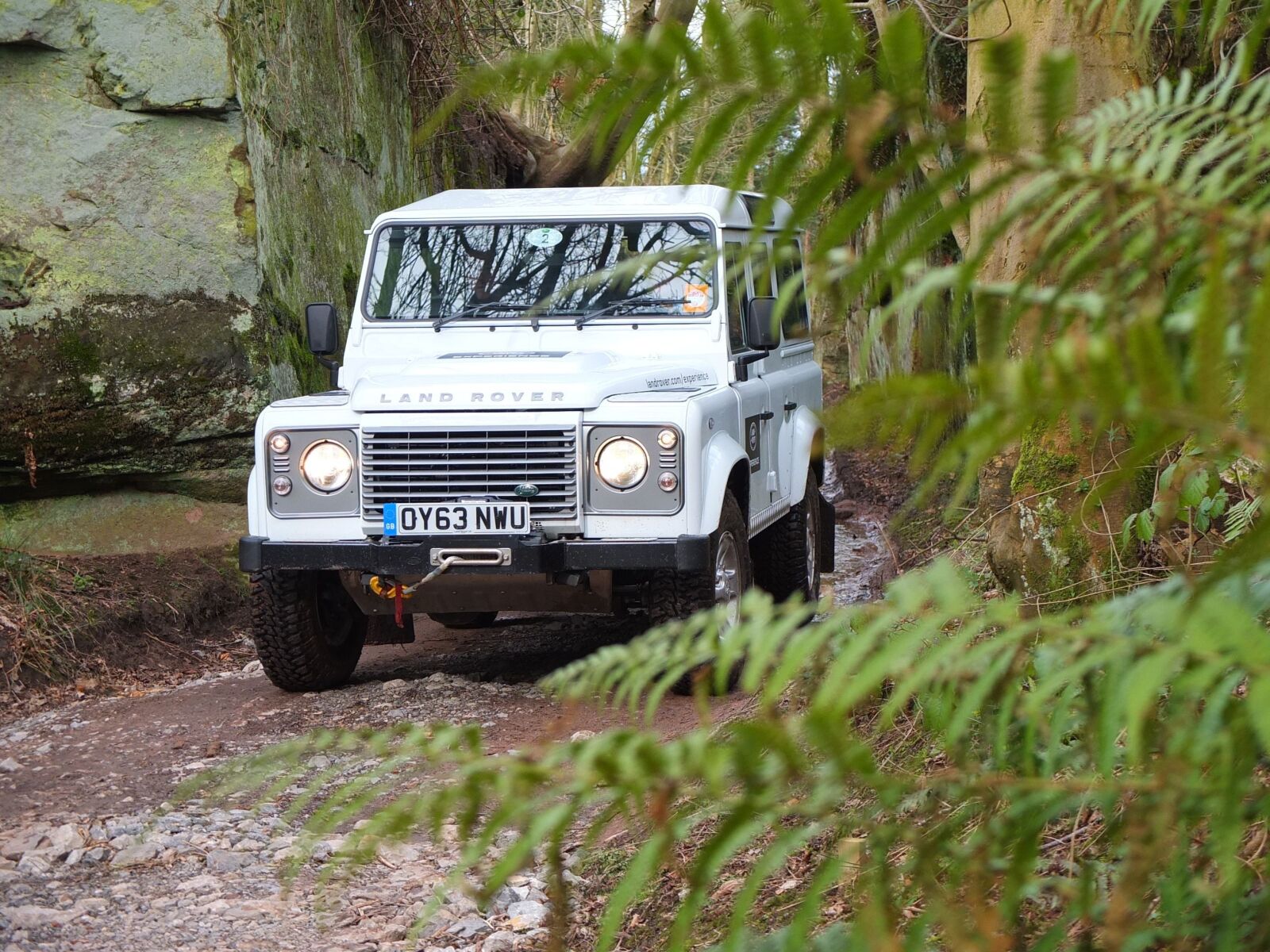 Fujifilm X10 sample photo. Range rover, offroad, england photography