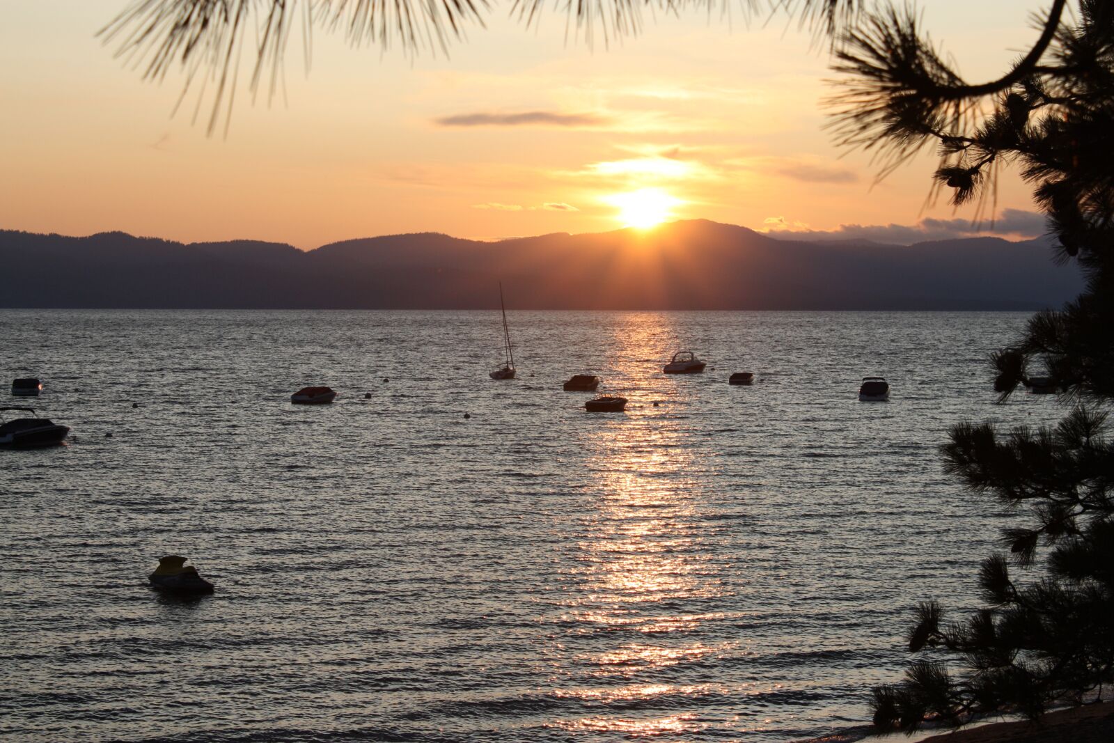 Canon EOS 450D (EOS Rebel XSi / EOS Kiss X2) sample photo. Lake tahoe, sunset, boats photography
