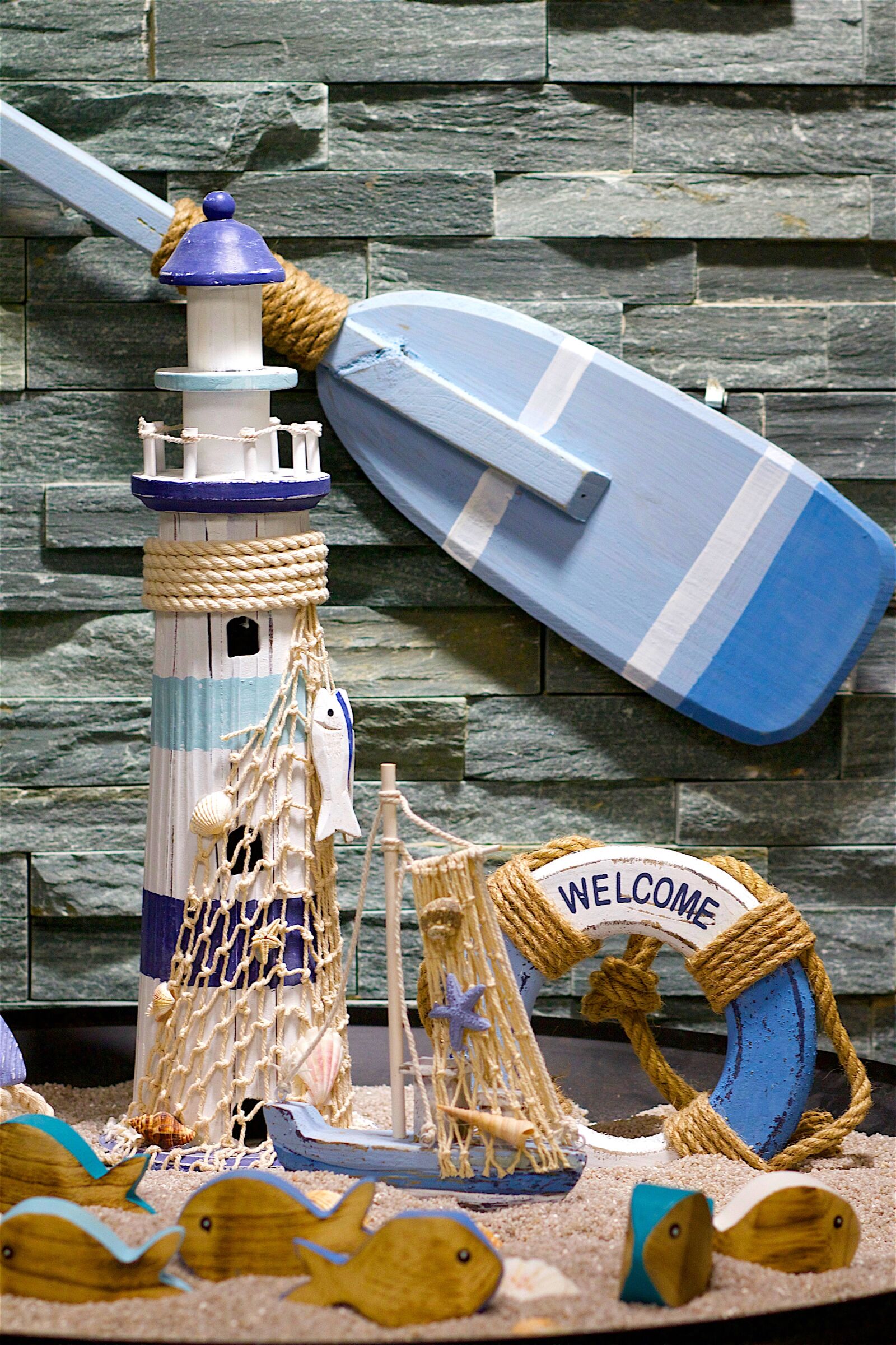 Canon EOS 70D + Canon EF 85mm F1.8 USM sample photo. Lighthouse, lifebelt, paddle photography