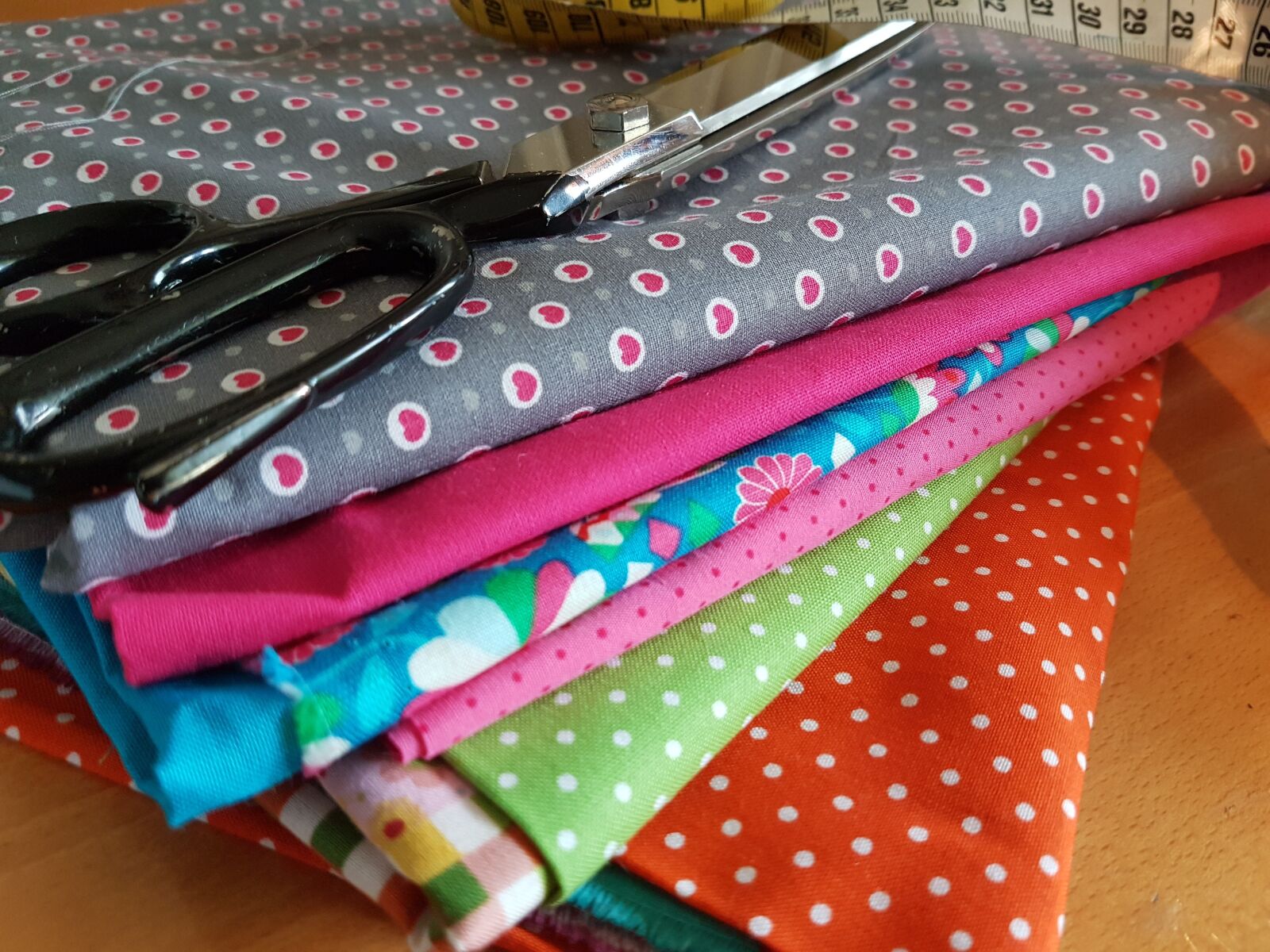Samsung Galaxy S7 sample photo. Sew, fabric, scissors photography