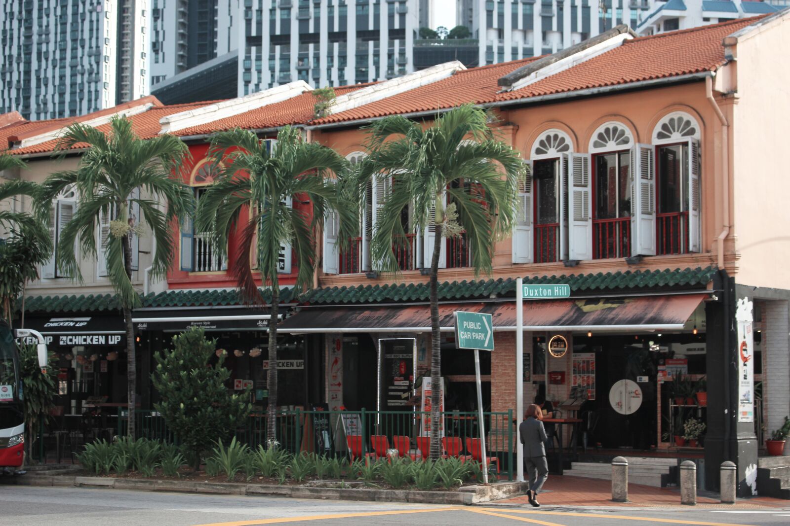 Canon EOS 600D (Rebel EOS T3i / EOS Kiss X5) + Canon EF 50mm F1.8 STM sample photo. Old town, singapore, houses photography