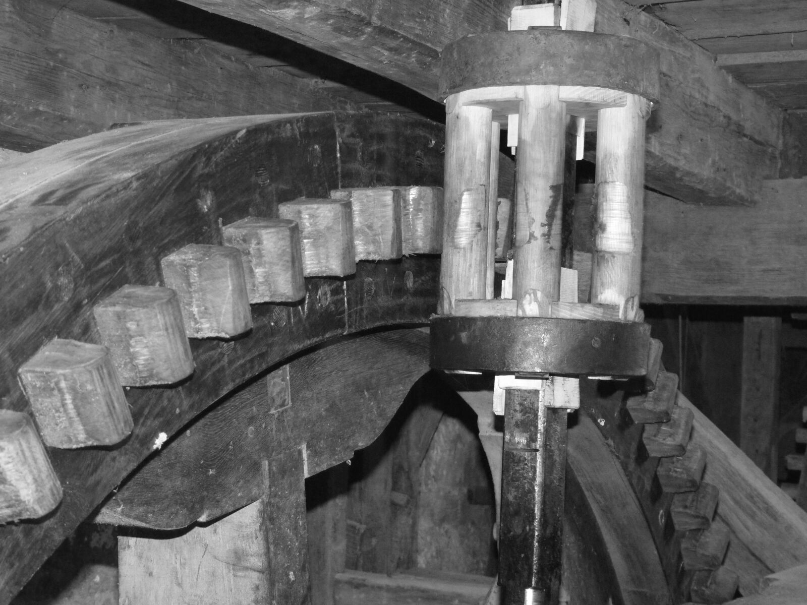 Panasonic Lumix DMC-FZ35 (Lumix DMC-FZ38) sample photo. Mill wheel, camshaft, gear photography