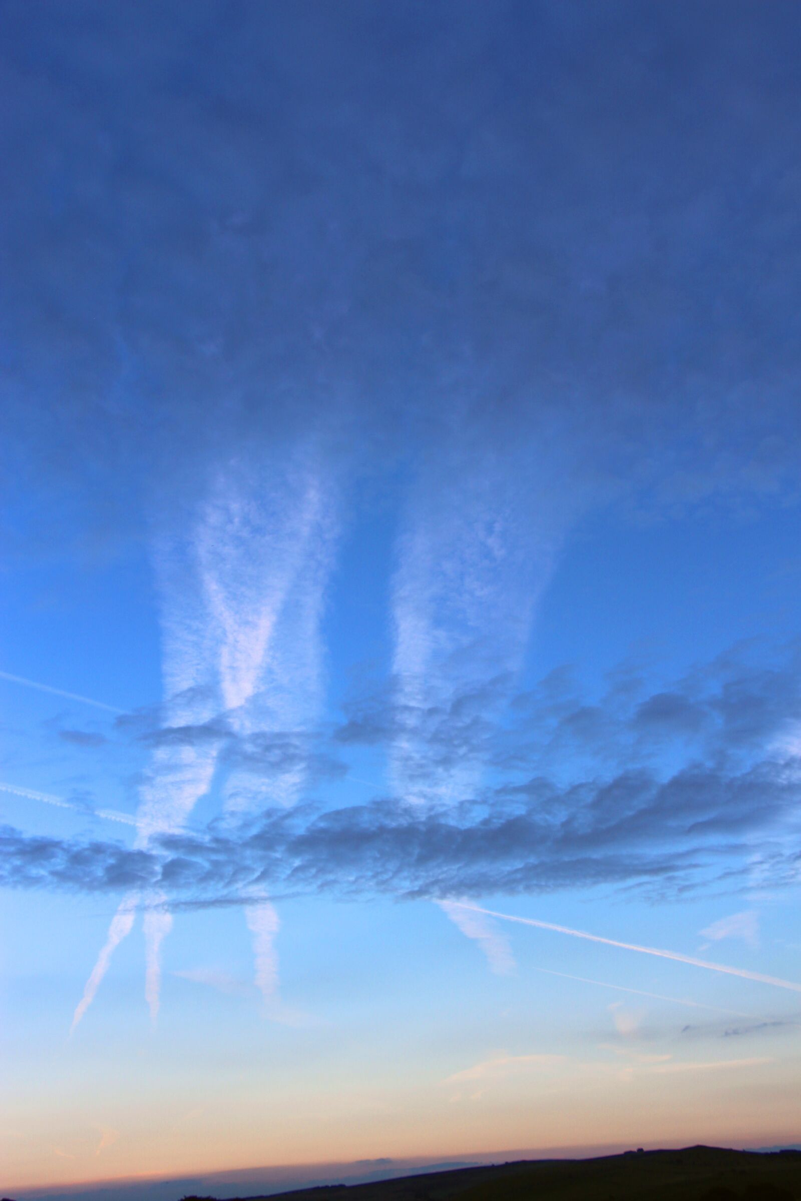 Canon EOS 700D (EOS Rebel T5i / EOS Kiss X7i) sample photo. Plane trails in sky photography