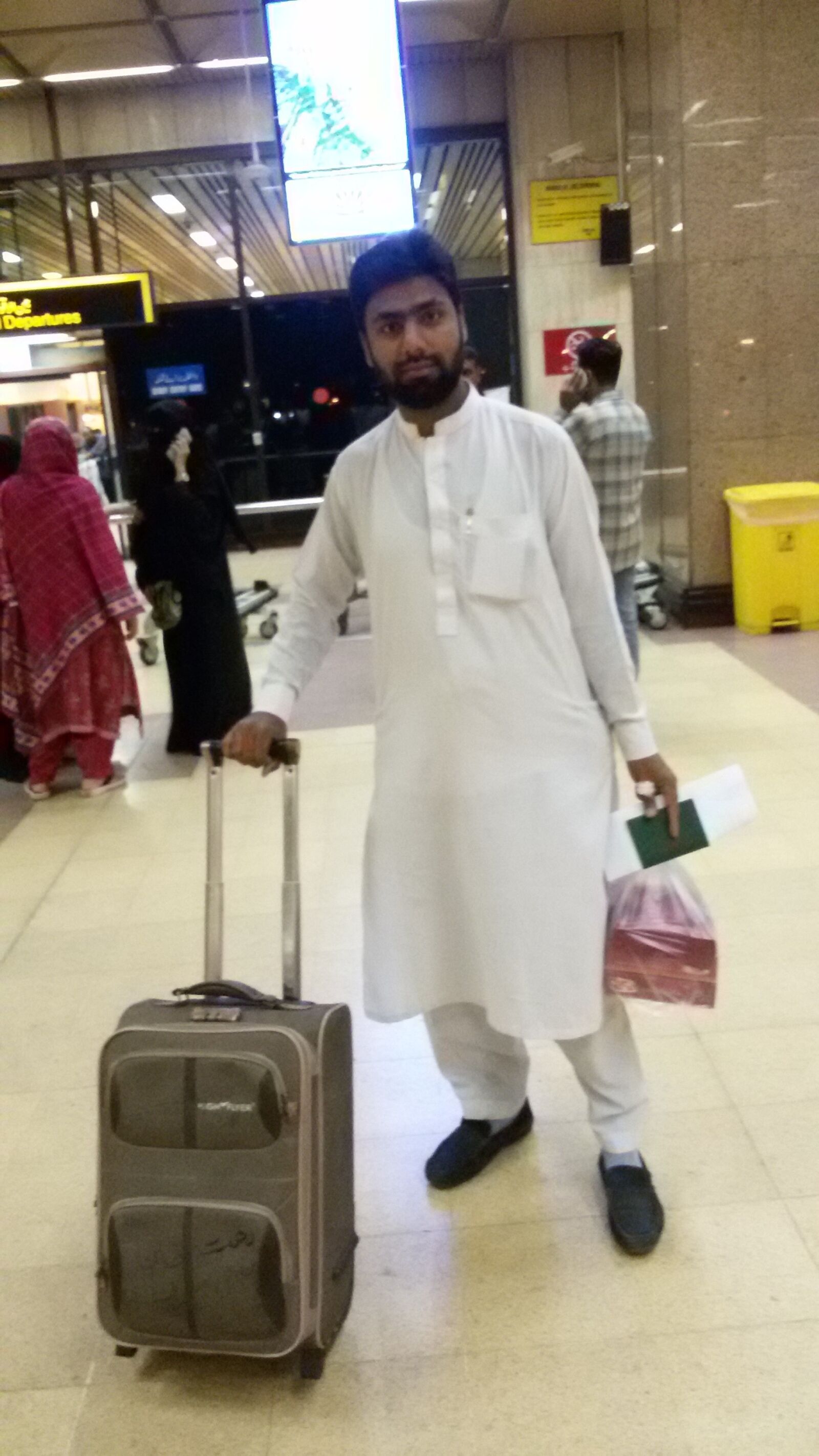 Samsung GT-I9300I sample photo. Departure, karachi airport, passenger photography