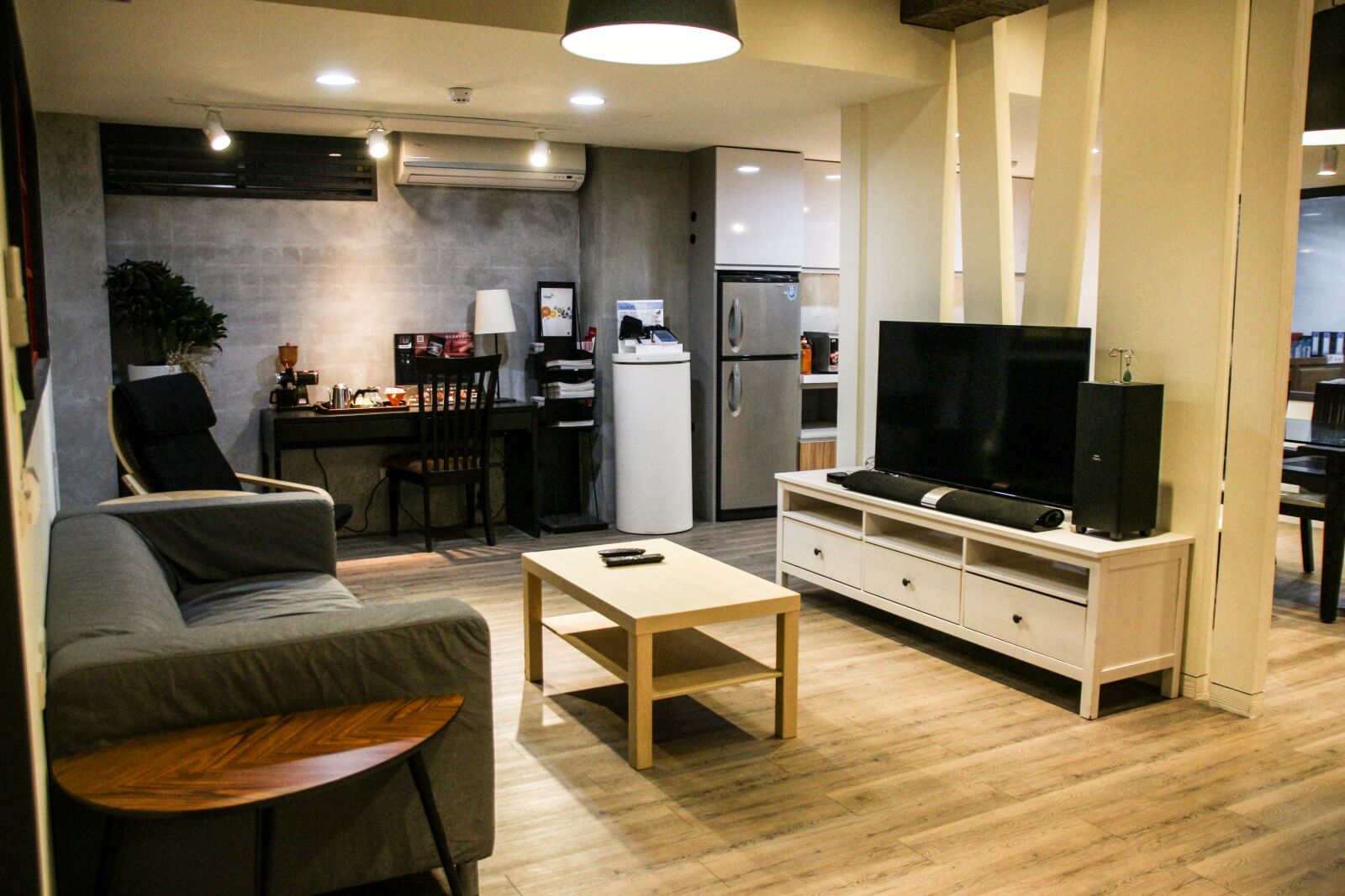 Canon EOS 700D (EOS Rebel T5i / EOS Kiss X7i) sample photo. Living room, sofa, tv photography