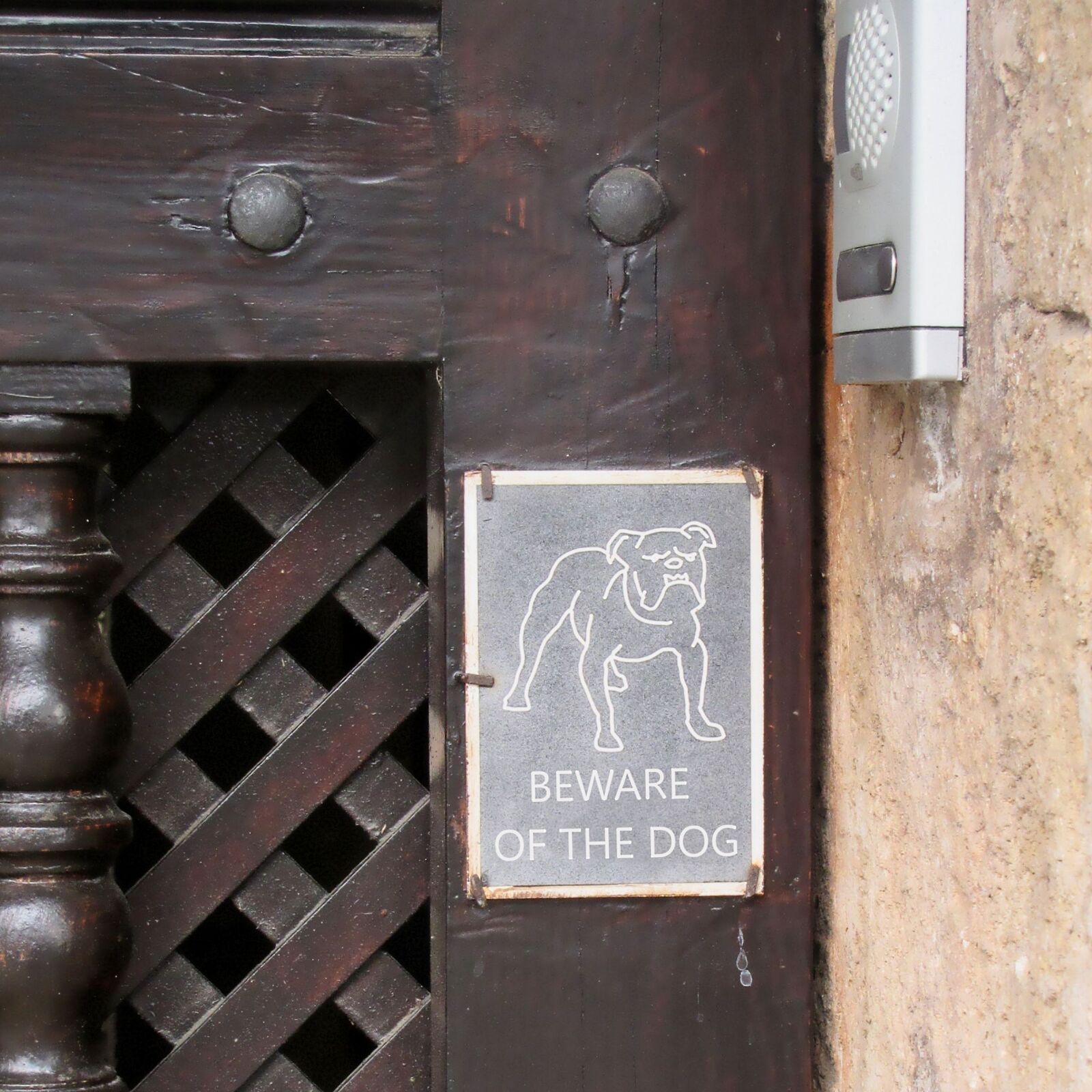 Canon PowerShot SX10 IS sample photo. Front door, detail, beware photography