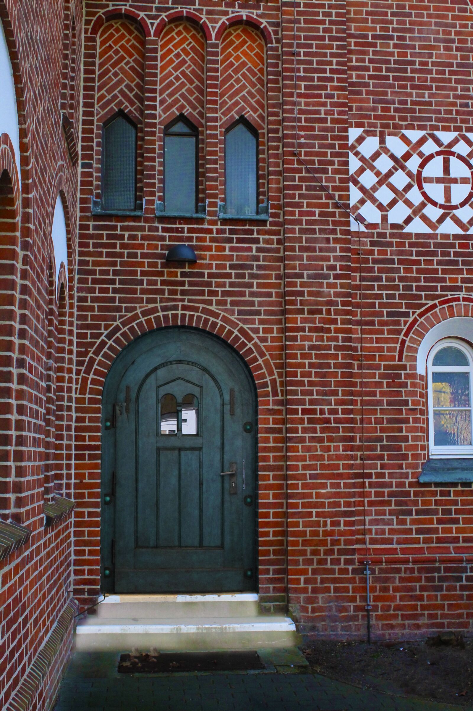 Canon EOS 1100D (EOS Rebel T3 / EOS Kiss X50) sample photo. Door, church door, facade photography