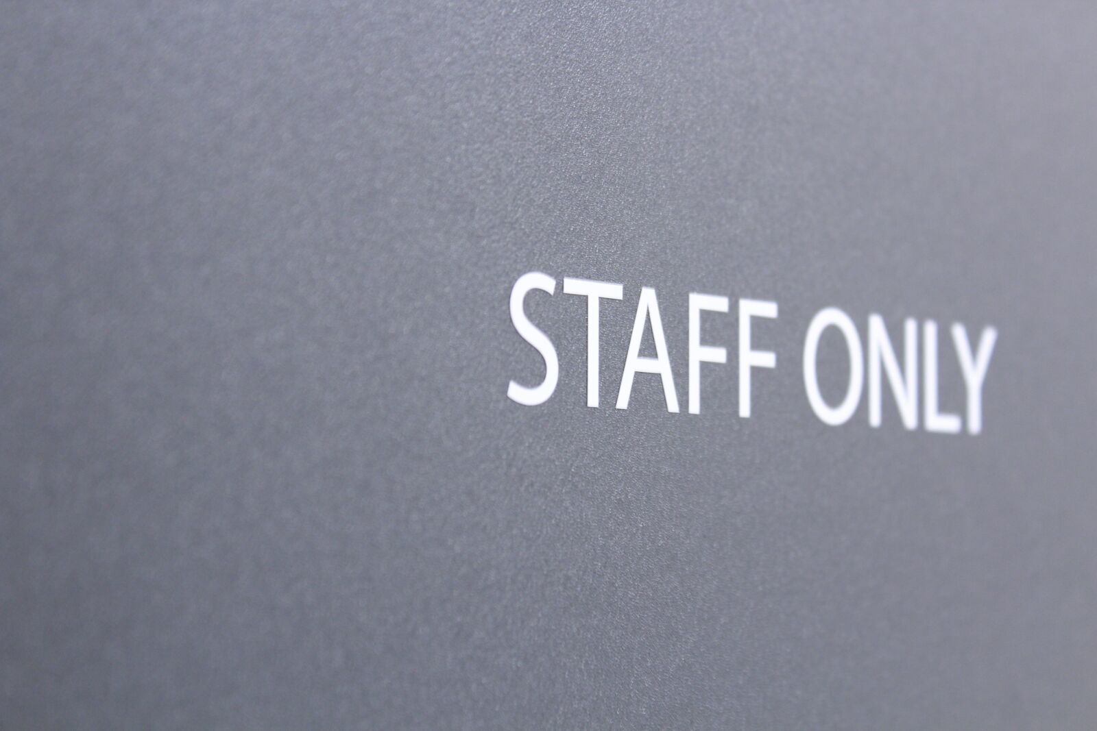 Canon EOS 600D (Rebel EOS T3i / EOS Kiss X5) sample photo. Hospital, medical, sign photography