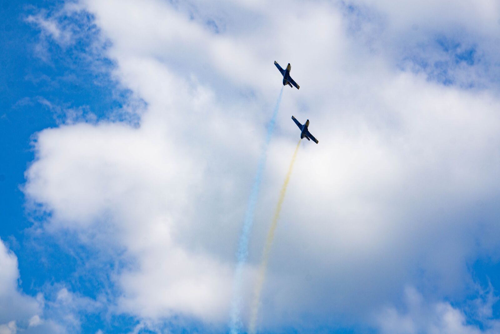 Sony E 55-210mm F4.5-6.3 OSS sample photo. Plane, sky, aviaterminal photography