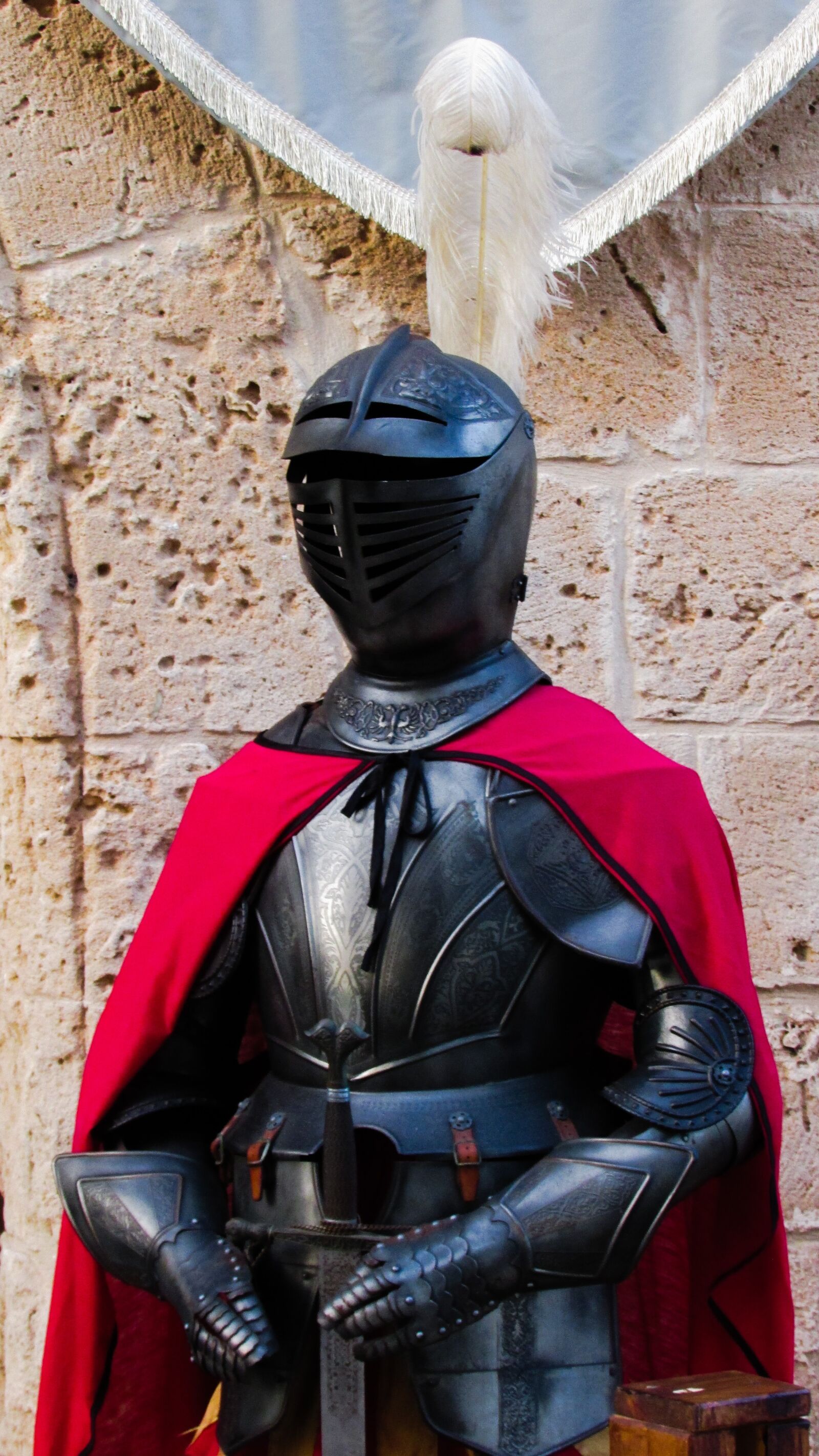 Canon PowerShot SX400 IS sample photo. Armor, medieval, metal photography