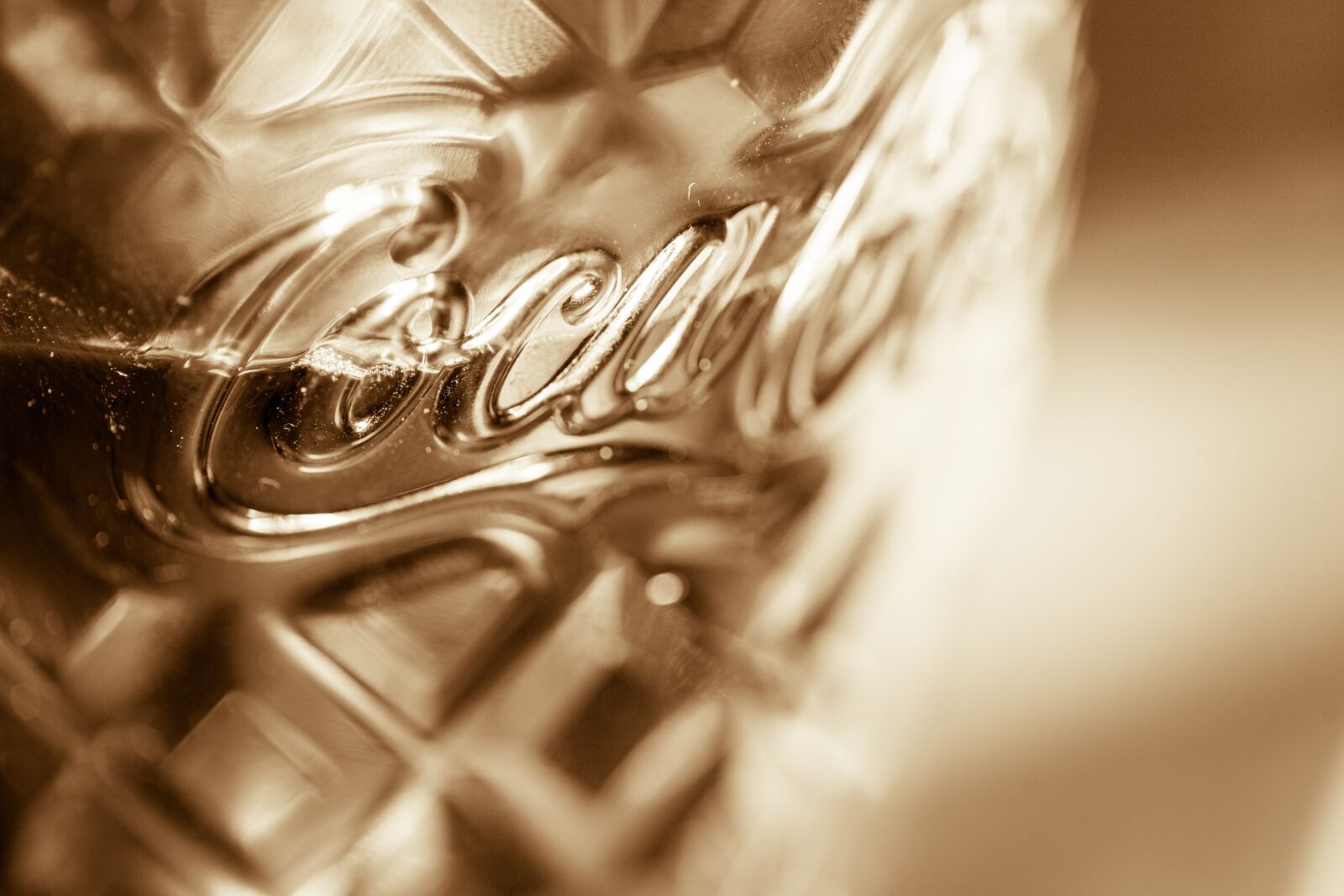 Canon EOS 6D + Canon EF 100mm F2.8L Macro IS USM sample photo. Beverage, coke, brown photography
