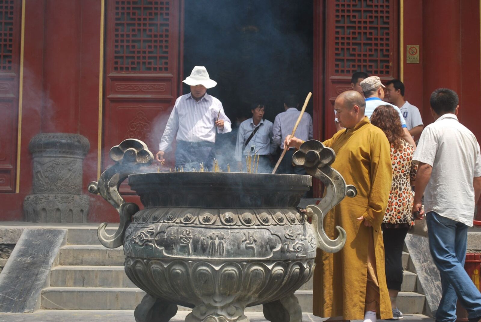 Nikon D60 sample photo. Buddhist, monk, cauldron photography