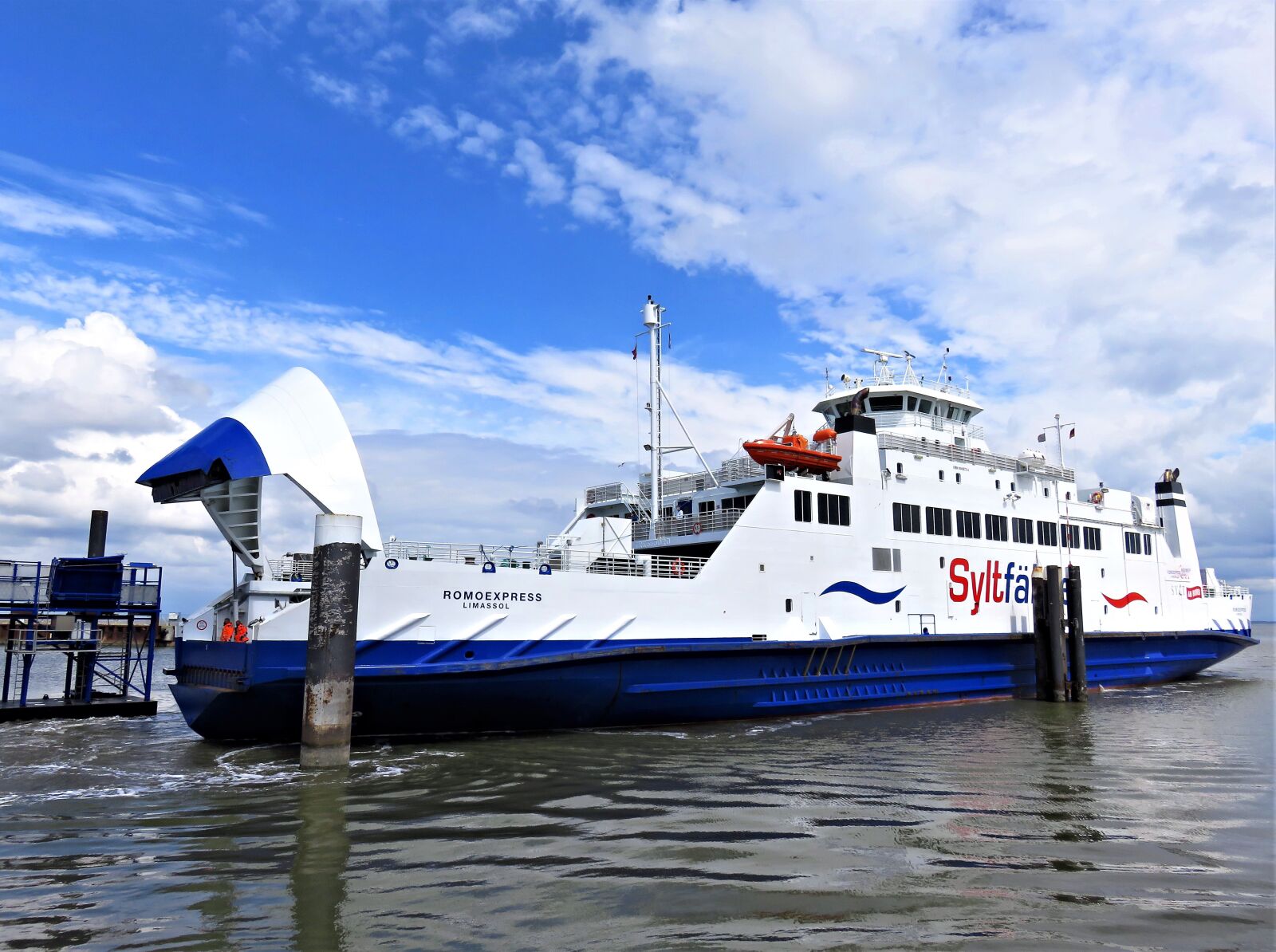 Canon PowerShot SX710 HS sample photo. Ship, ferry, car ferry photography