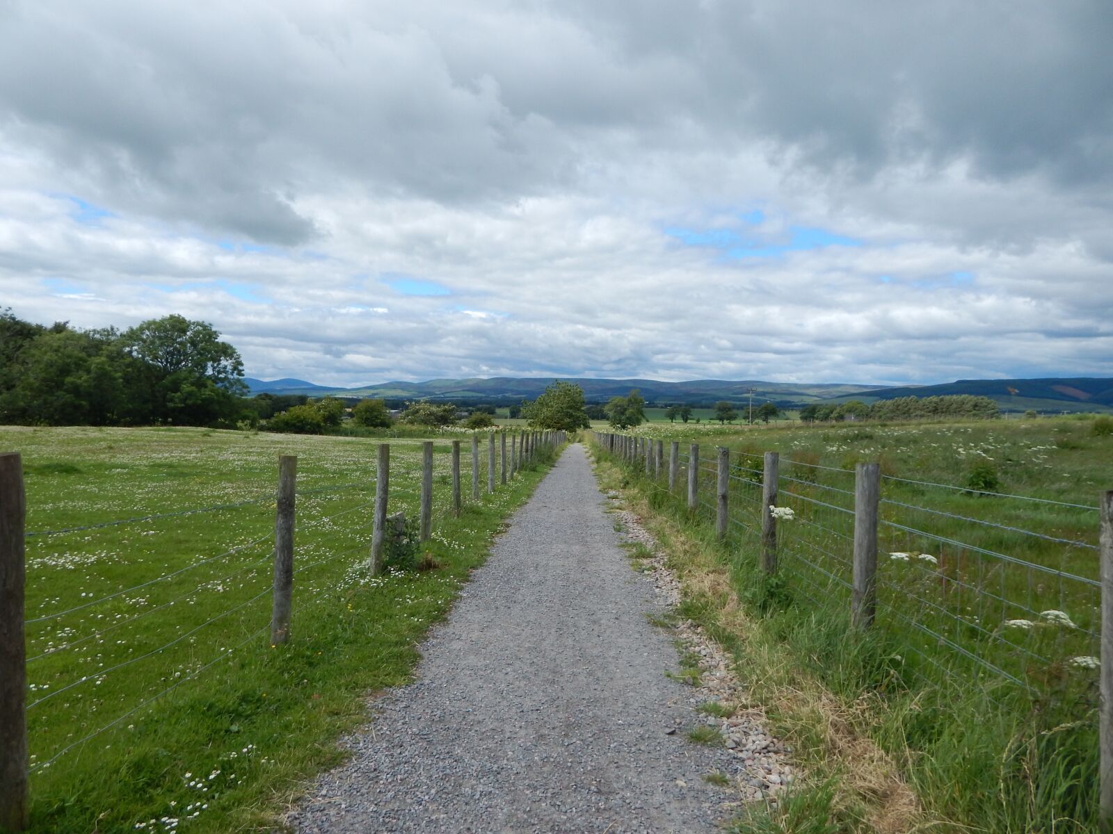 Nikon Coolpix L830 sample photo. Laurencekirk, pathway, cloudy sky photography