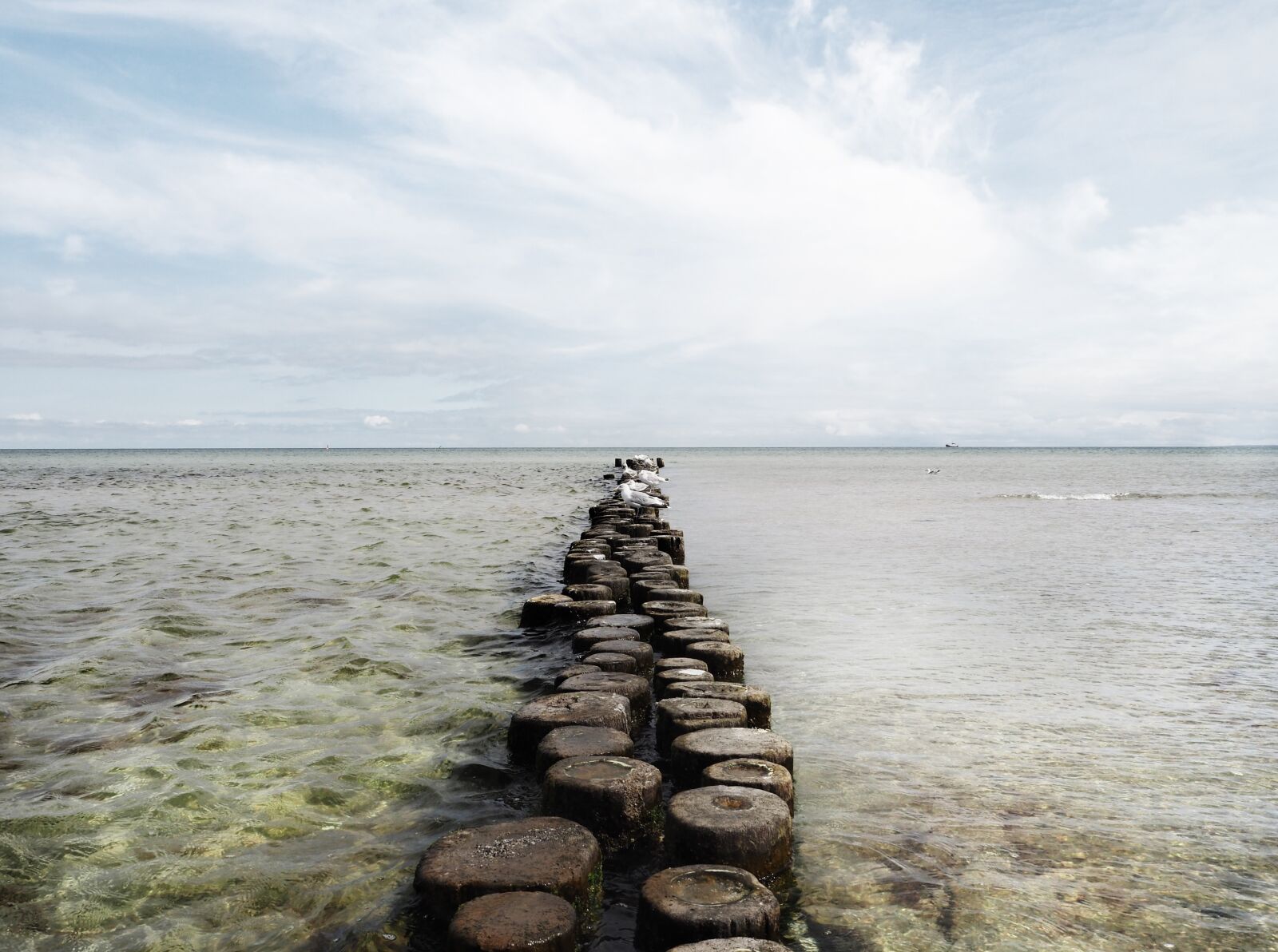Olympus OM-D E-M10 II sample photo. Sea, bohlen, breakwater photography