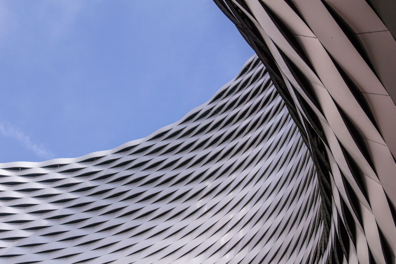 Canon EOS 650D (EOS Rebel T4i / EOS Kiss X6i) sample photo. Metal, contemporary, architecture photography