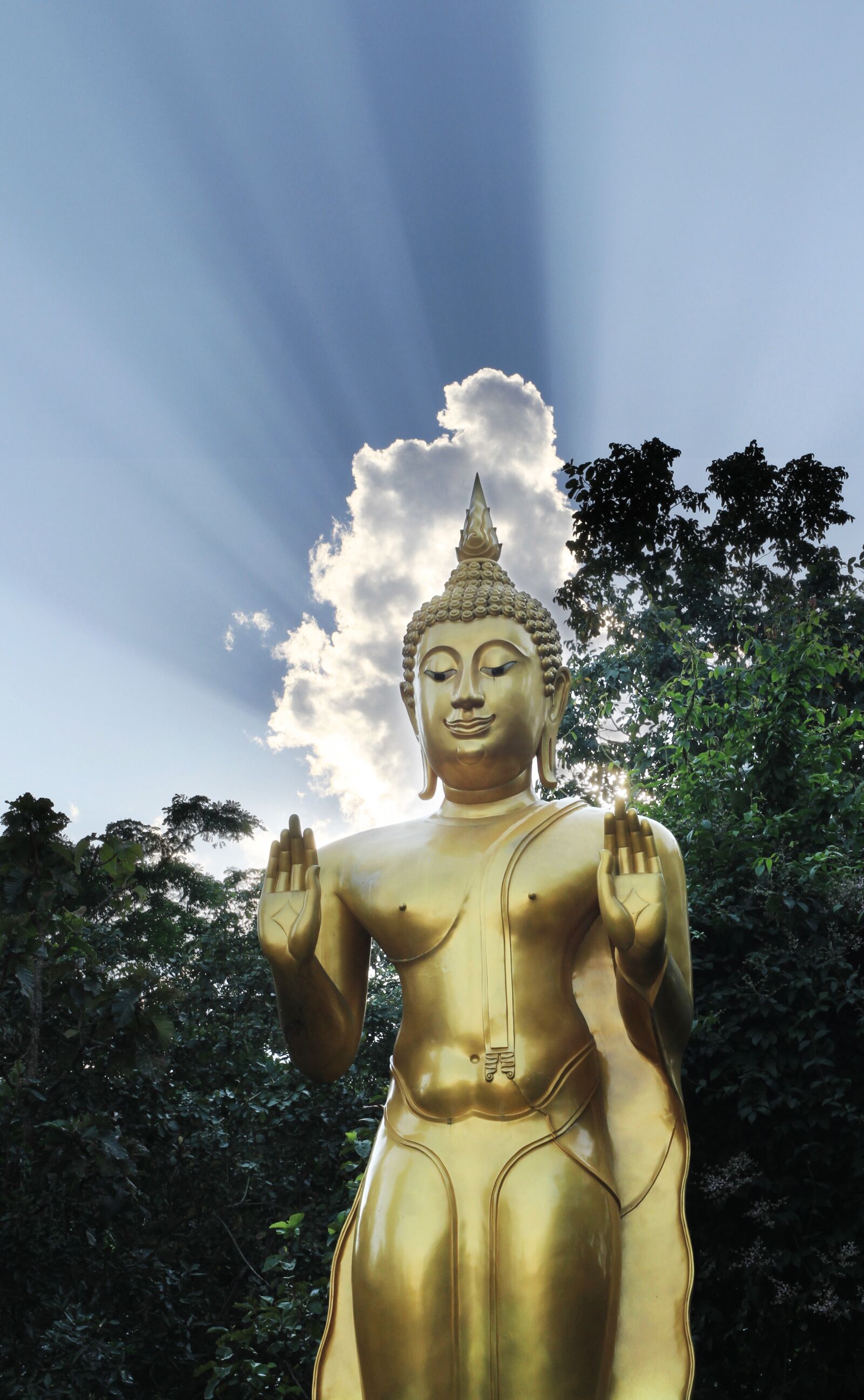 Canon EOS 7D sample photo. Buddha, blue sky, gold photography