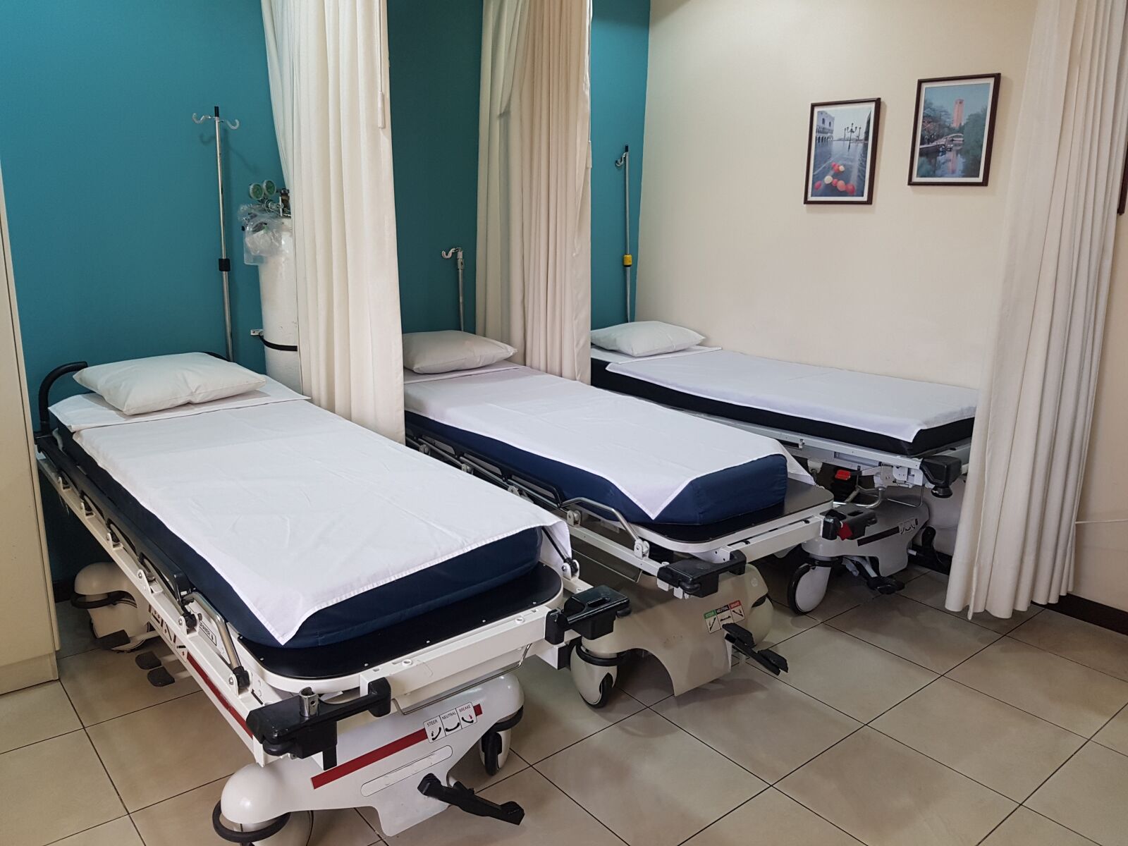 Samsung Galaxy S7 Edge sample photo. Clinic, stretcher, hospital photography