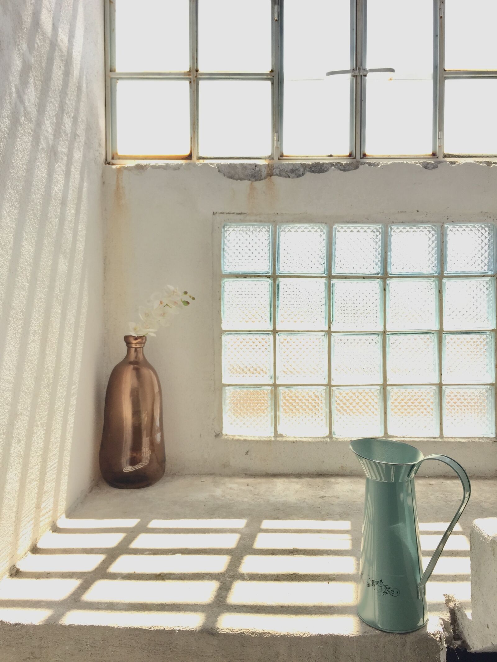 Apple iPhone 6 sample photo. Inside, crock, pewter photography