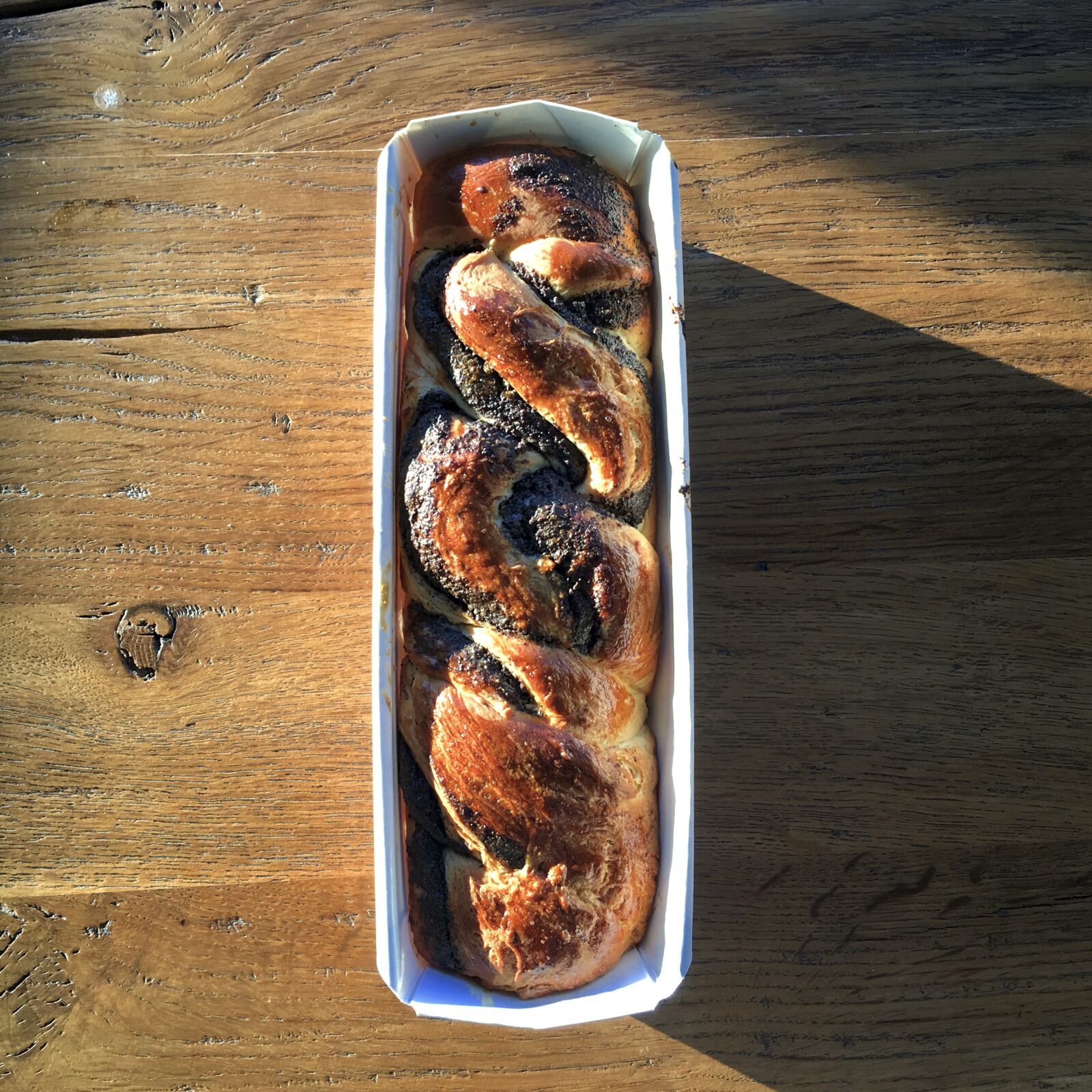 iPhone 6s back camera 4.15mm f/2.2 sample photo. Bread, on, white, ceramic photography
