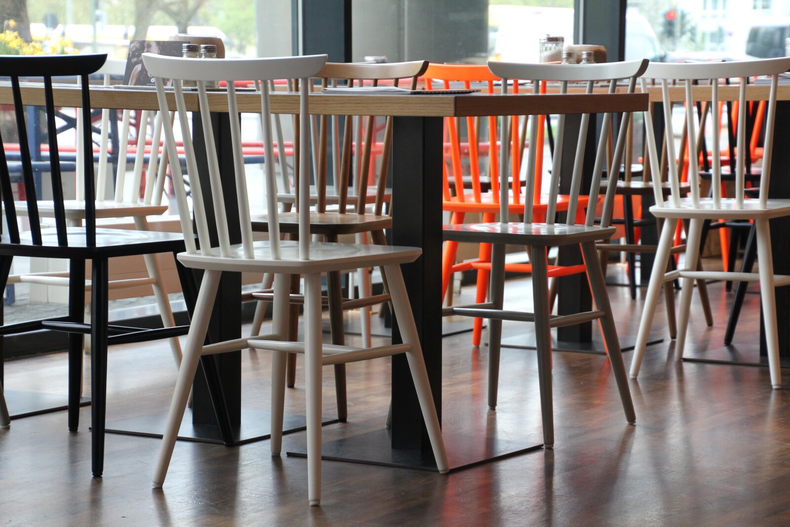 Canon EOS 60D + Tamron 16-300mm F3.5-6.3 Di II VC PZD Macro sample photo. Chairs, dining tables, gastronomy photography