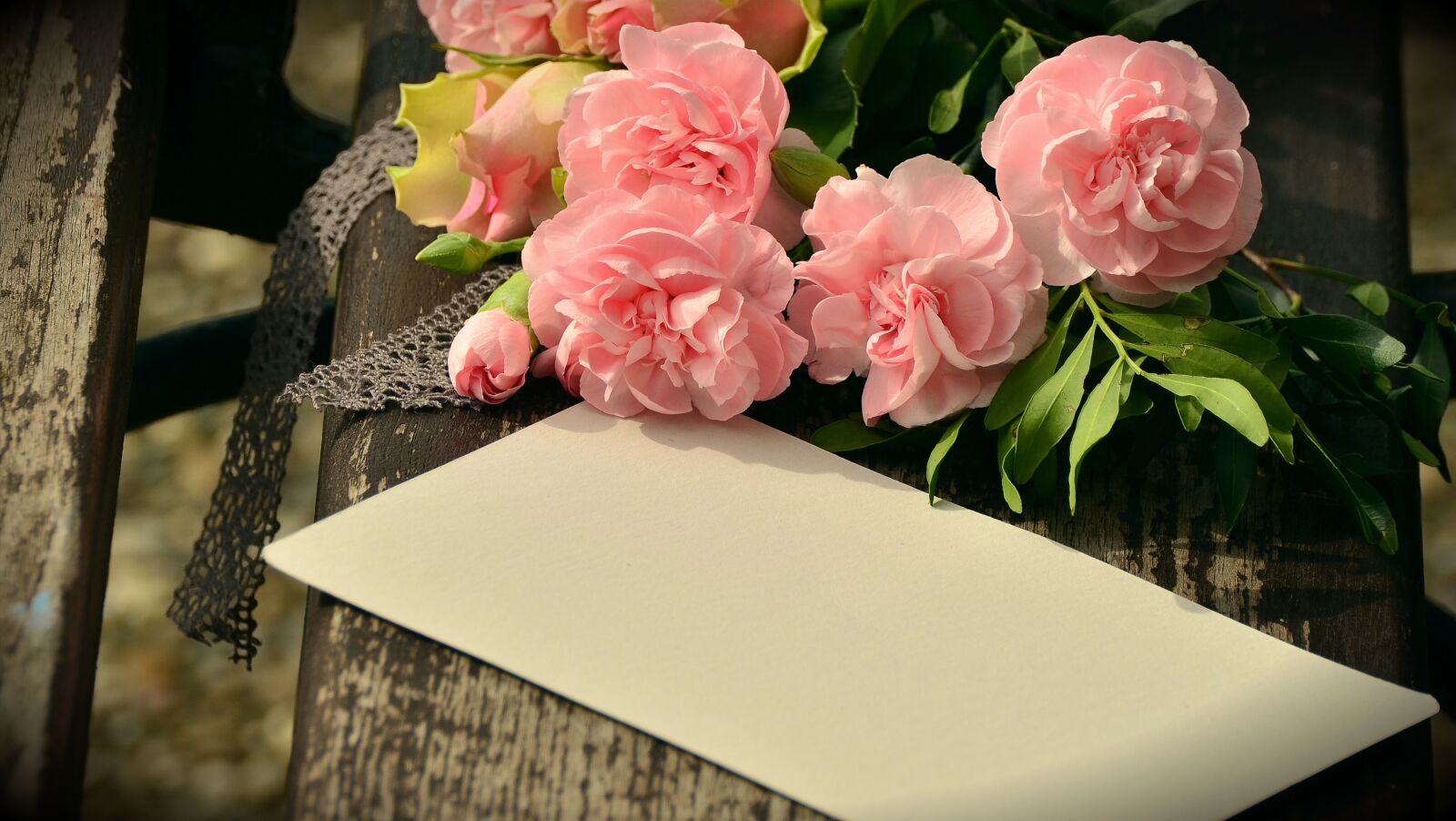 Nikon D5100 sample photo. Bouquet, floral greeting, cloves photography