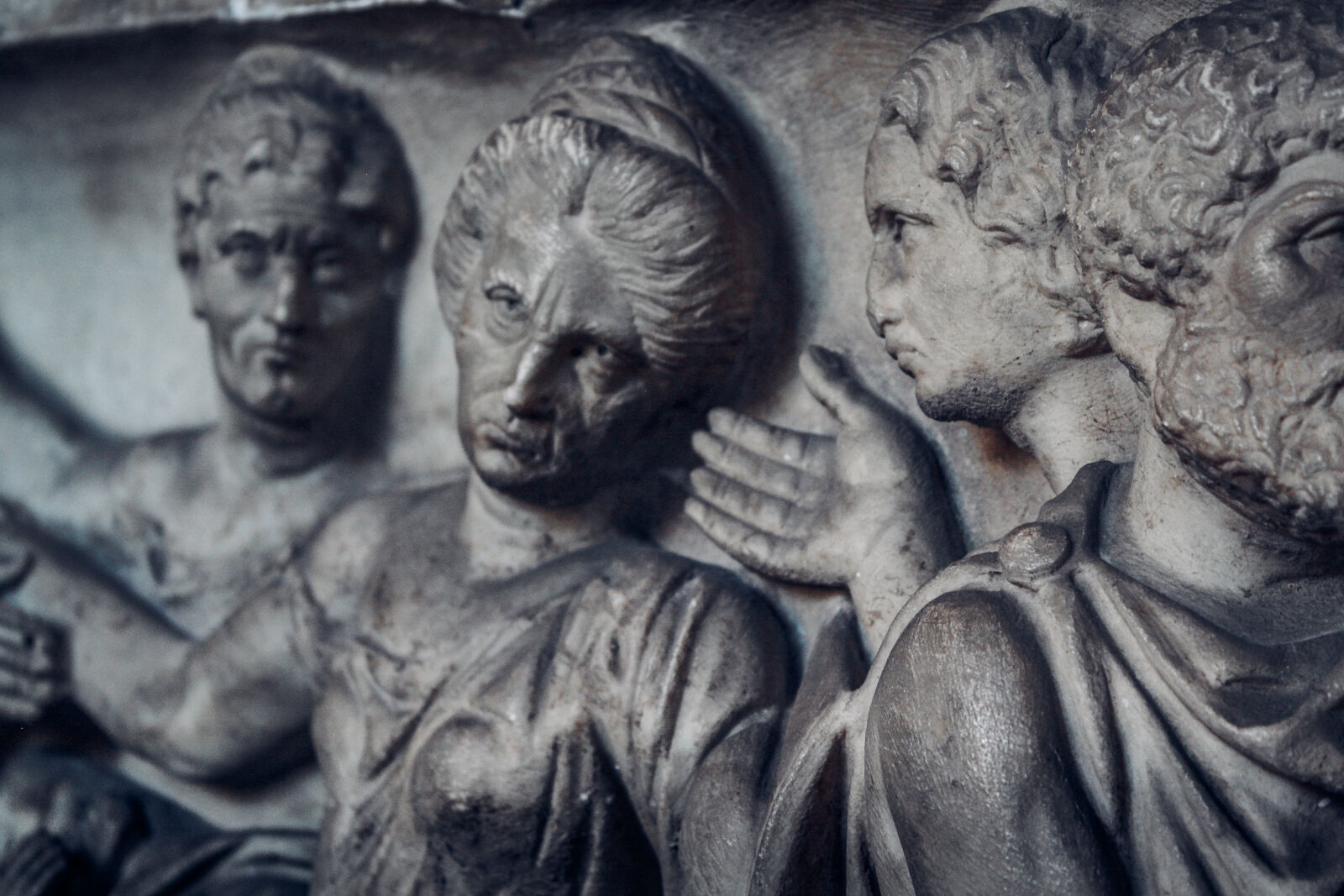 Canon EOS 1000D (EOS Digital Rebel XS / EOS Kiss F) sample photo. Faces, sculpture photography