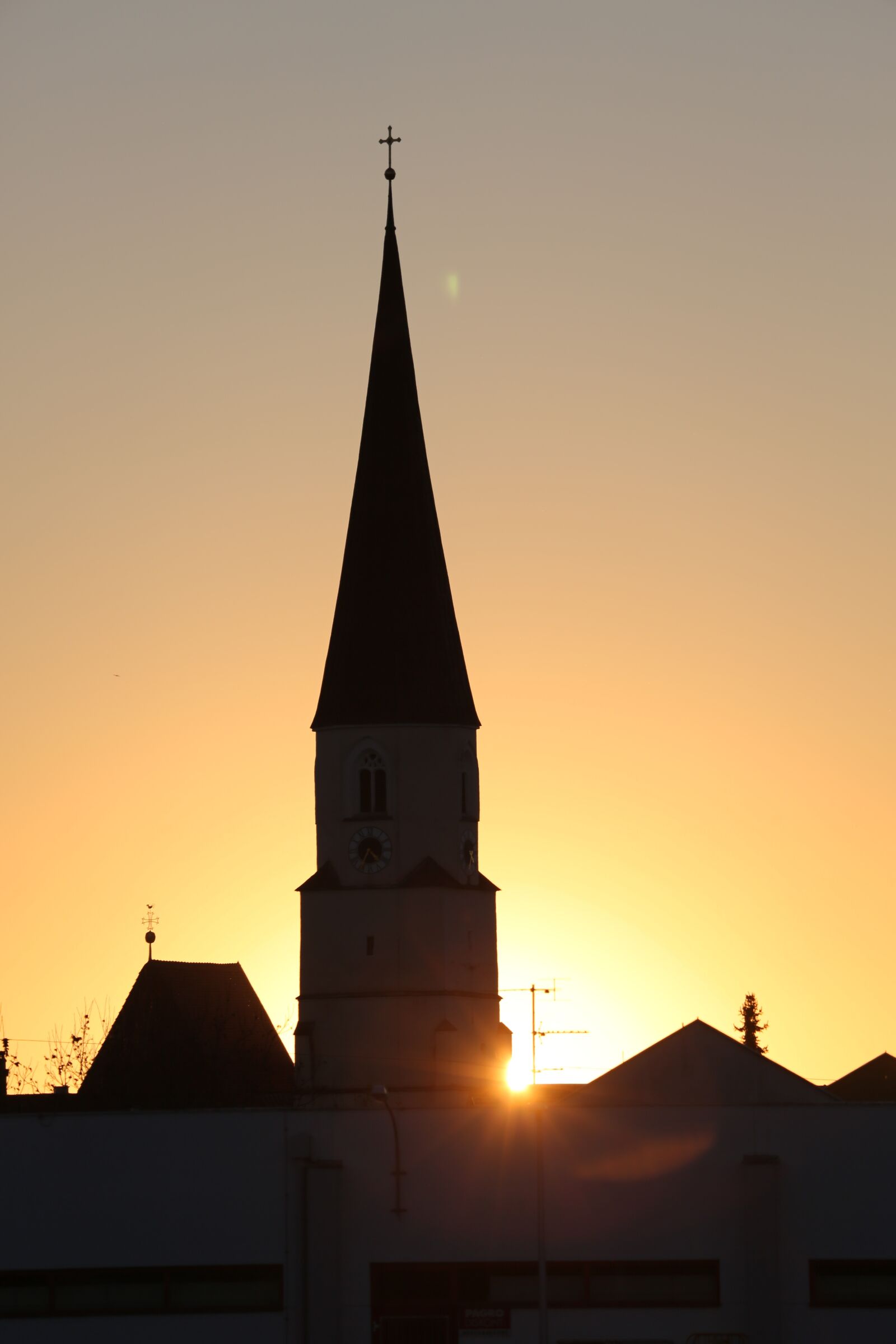 Canon EF 100-400mm F4.5-5.6L IS USM sample photo. Church, sunset, evening photography