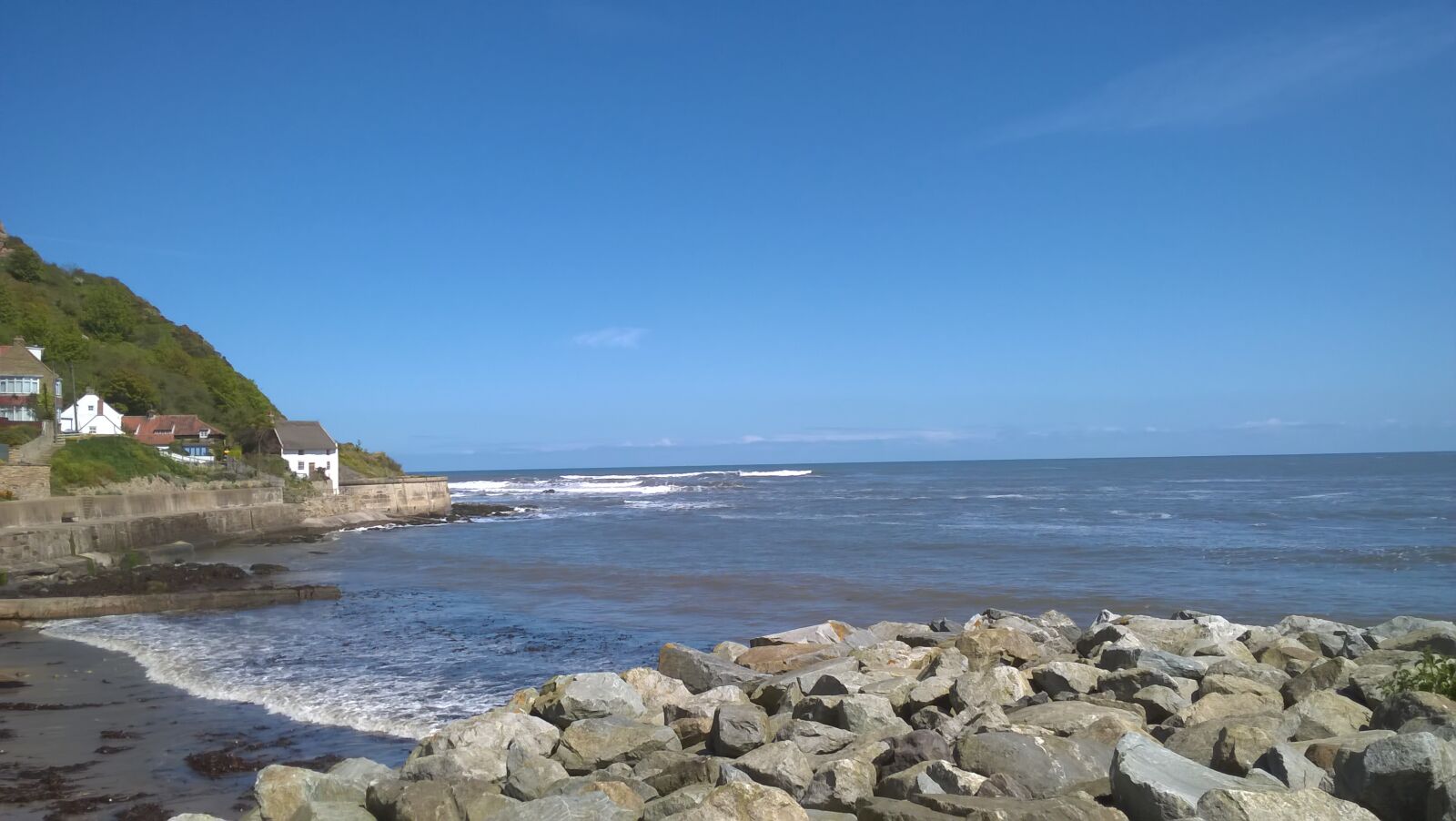 Microsoft Lumia 640 LTE sample photo. Beach, hill, houses, rocks photography