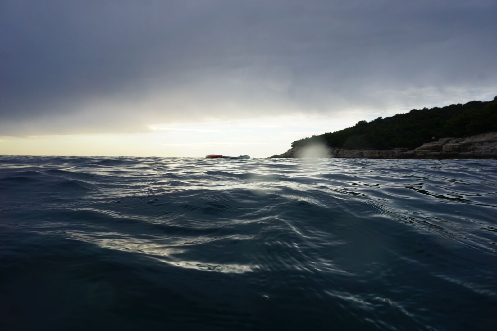Sony E 16-50mm F3.5-5.6 PZ OSS sample photo. Water, sunset, wave photography