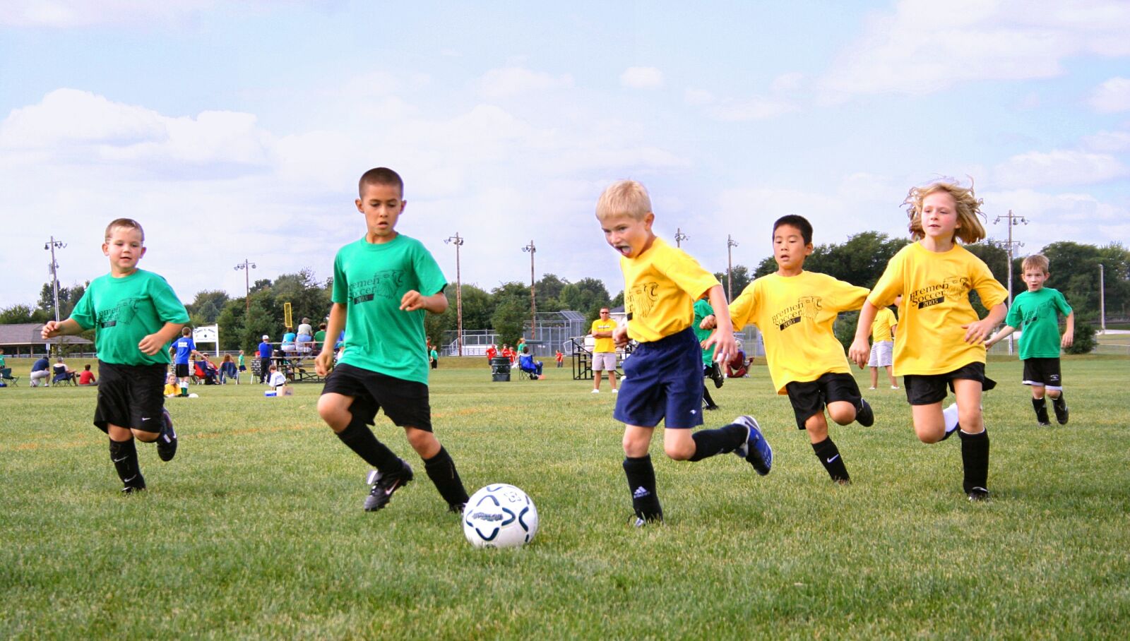 Canon EOS 350D (EOS Digital Rebel XT / EOS Kiss Digital N) sample photo. Team of young footballers photography