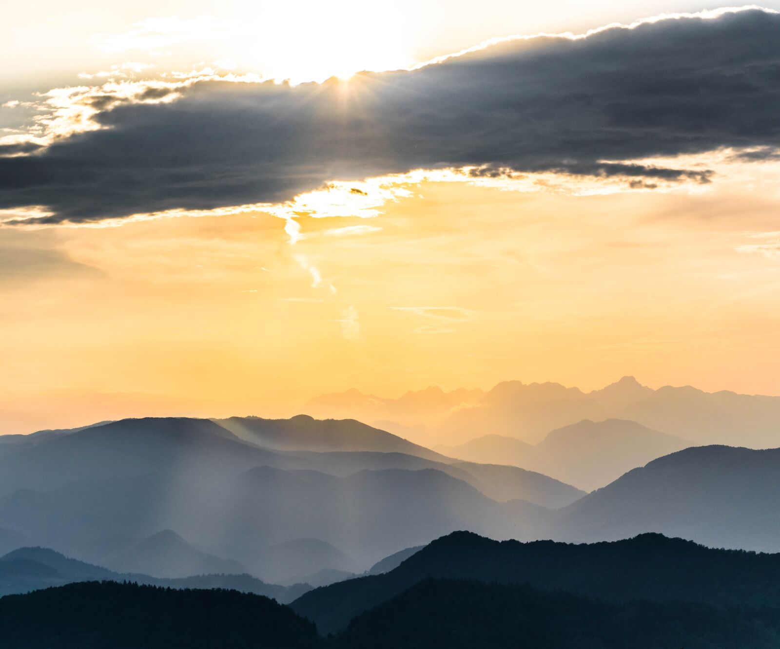 Nikon D5300 sample photo. Sunset, mountains, sunrays photography