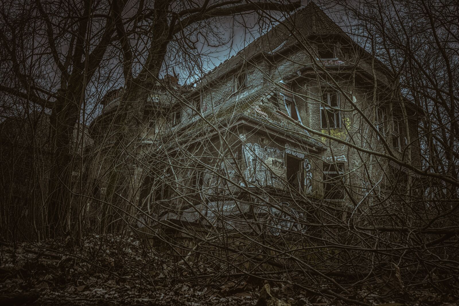 Sony a7 + Sony FE 28-70mm F3.5-5.6 OSS sample photo. Lost place, houses, abandoned photography