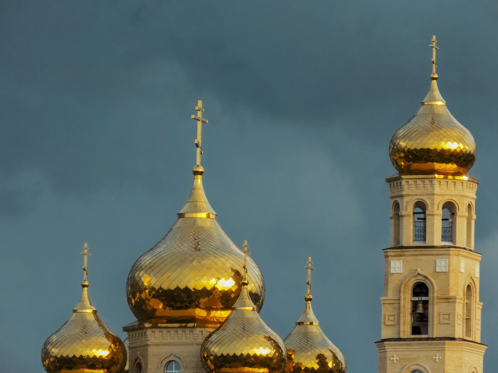 Nikon COOLPIX L330 sample photo. Golden domes, the dome photography