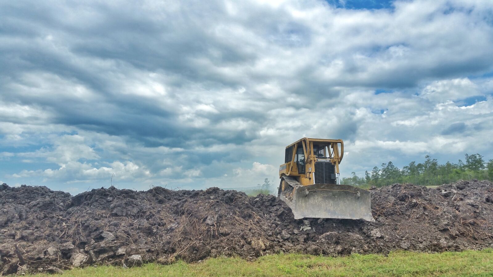 Samsung Galaxy Note4 sample photo. Bulldozer, work, field photography