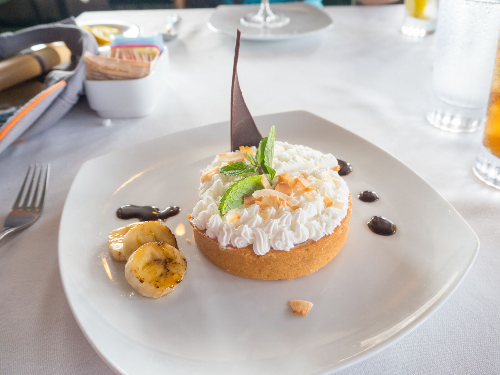 Olympus OM-D E-M1 Mark II sample photo. Tart, banana, cream photography