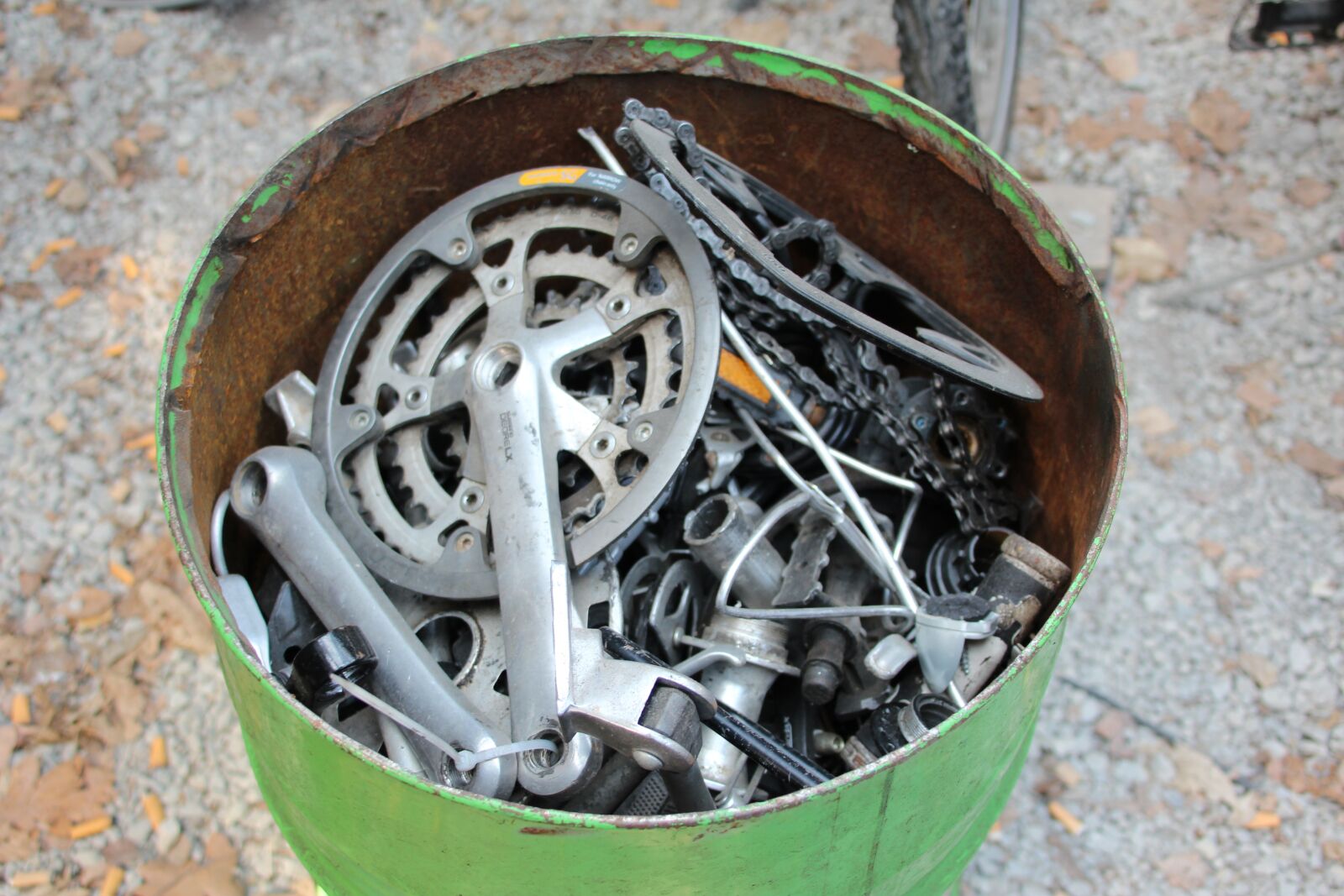 Canon EOS 1200D (EOS Rebel T5 / EOS Kiss X70 / EOS Hi) sample photo. Pedals, scrap, bike photography