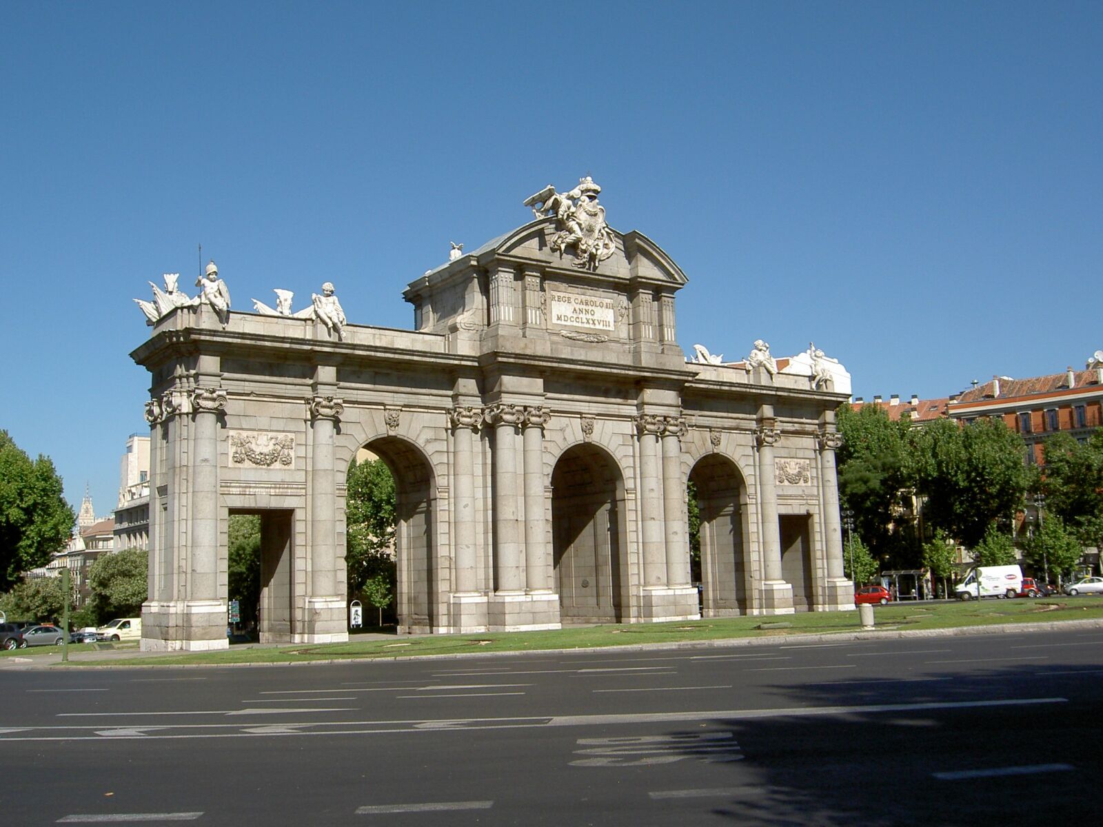KONICA MINOLTA DiMAGE G400 sample photo. Spain, architecture, building photography