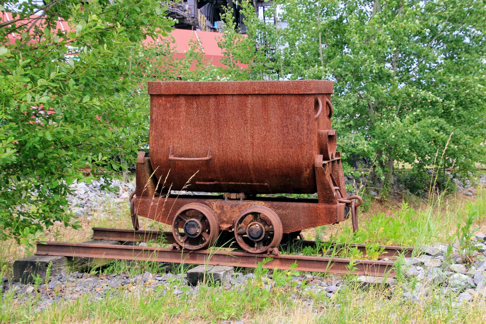 Canon EOS 60D sample photo. Iron wagon, wagon, coal photography