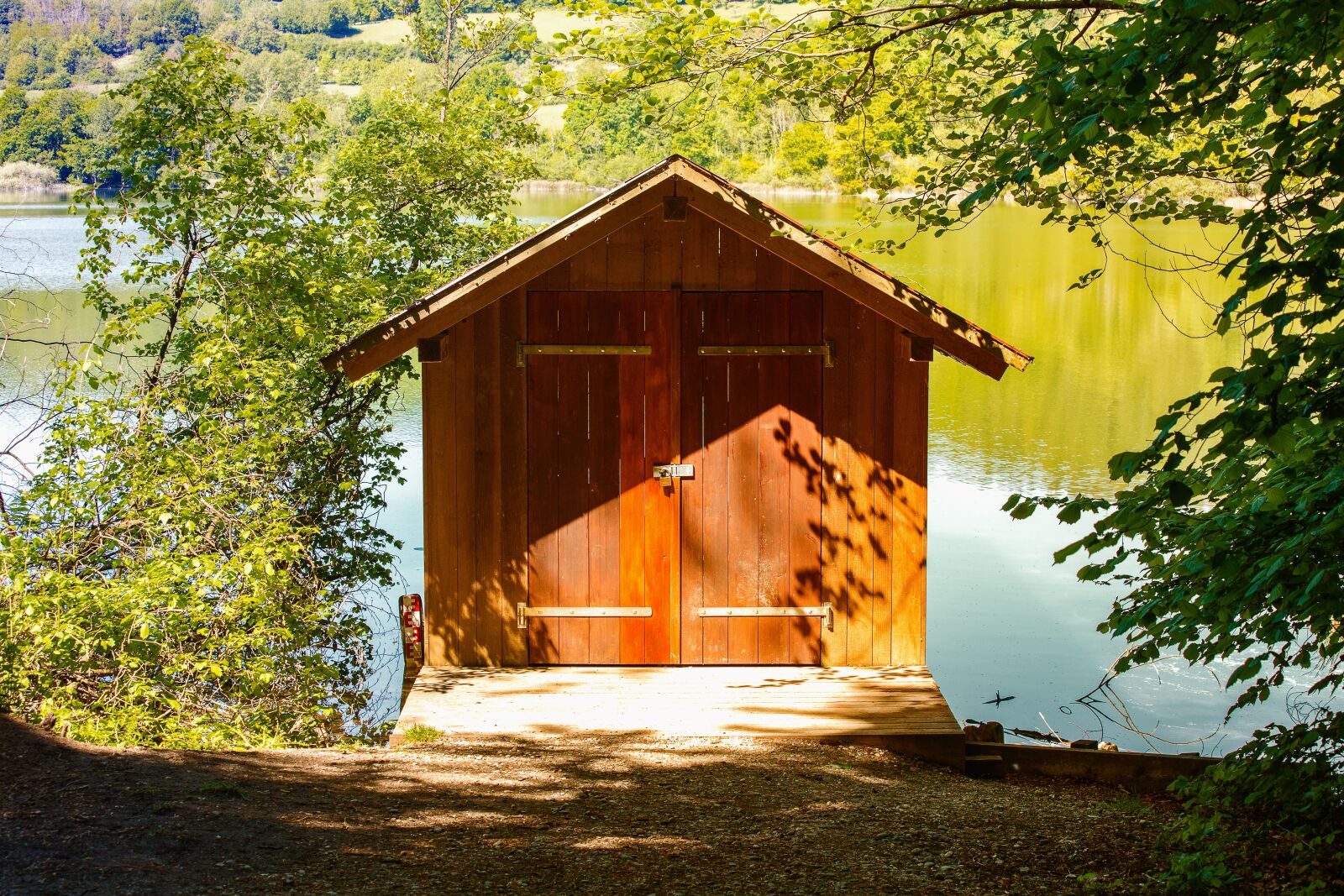 Canon EF 70-300mm F4-5.6 IS USM sample photo. Hut, lake, landscape photography