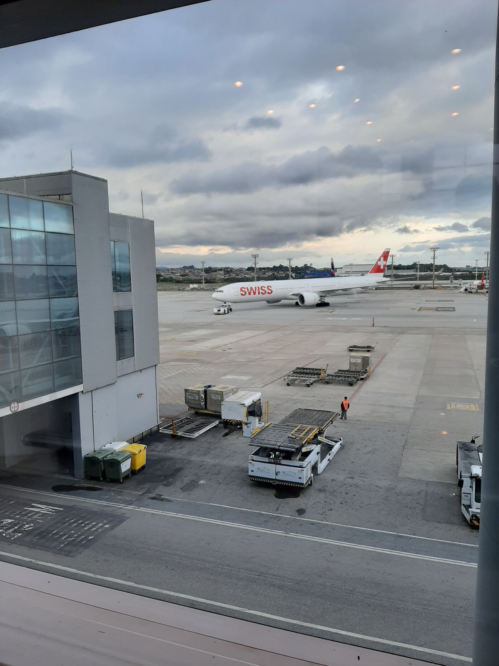Samsung Galaxy A50 sample photo. Airplane, airport, finger photography
