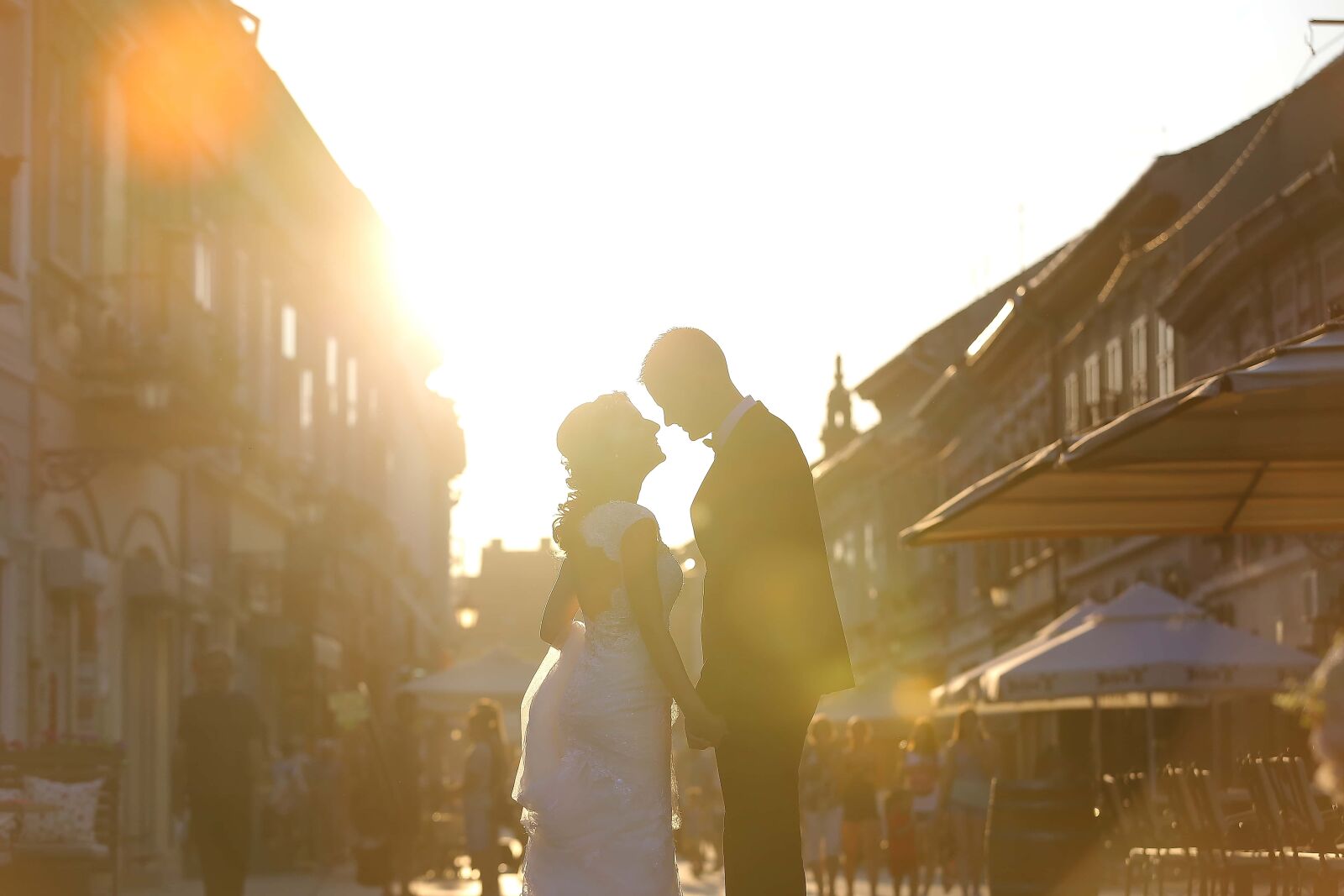 Canon EOS 6D sample photo. Sunrays, sunshine, street, groom photography
