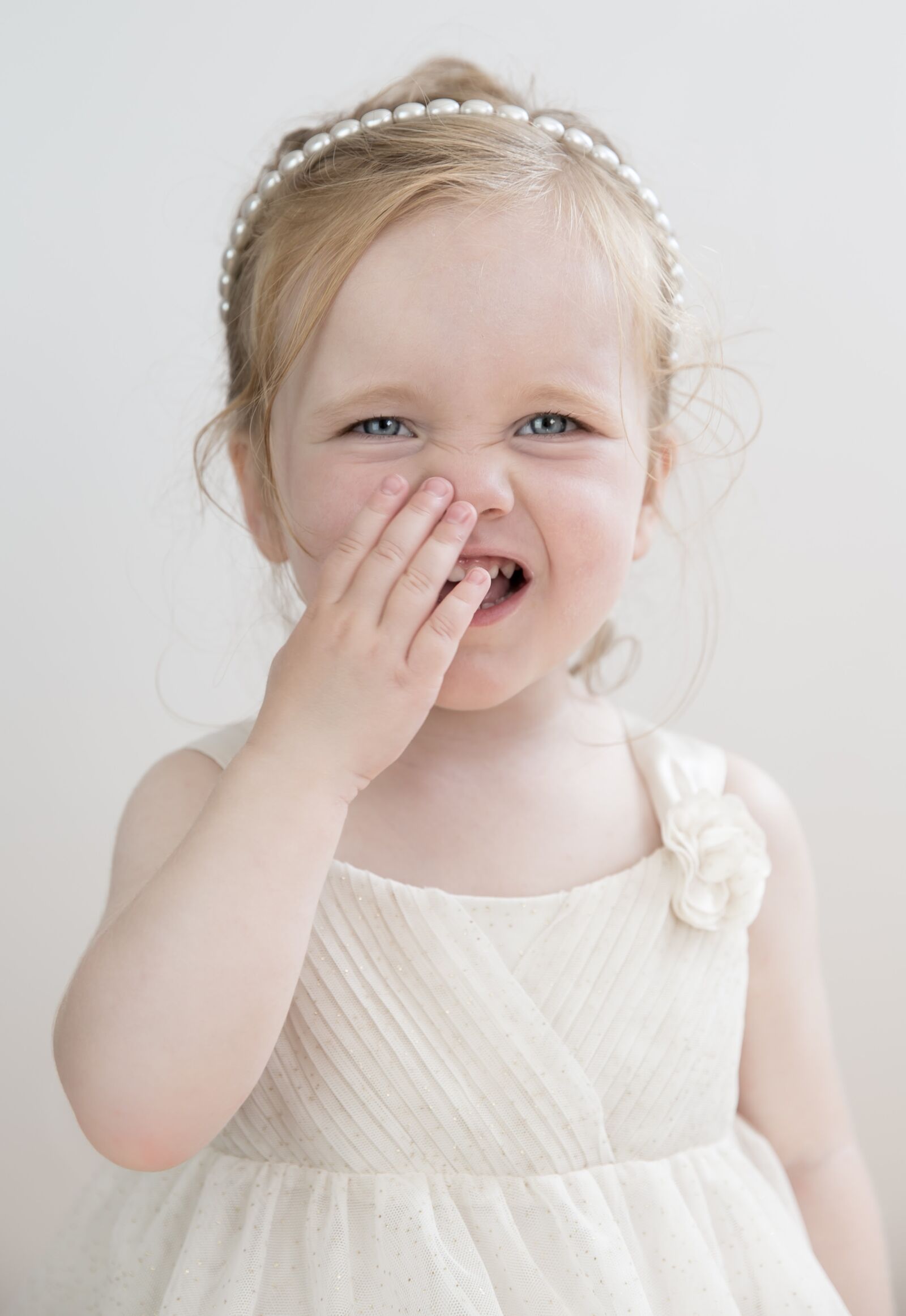 Canon EF 24-70mm F2.8L II USM sample photo. Toddler, girl, laugh photography