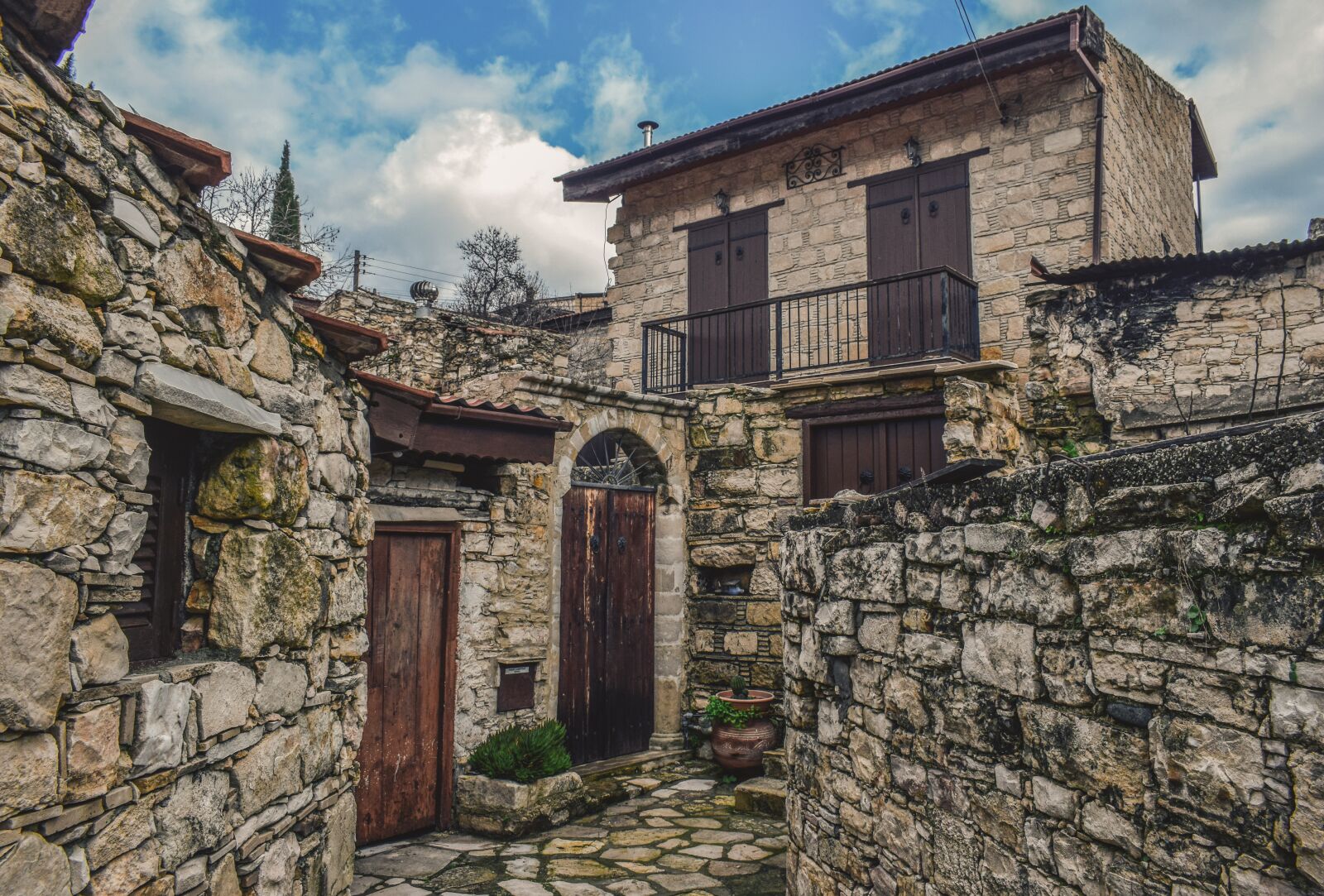 Nikon D3300 sample photo. Street, houses, stone photography