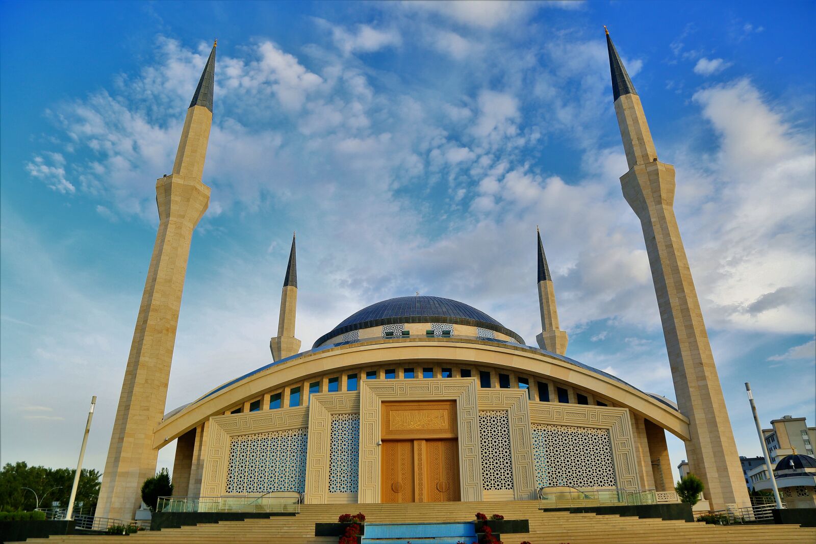 Canon EOS 5D Mark III sample photo. Cami, minaret, dome photography