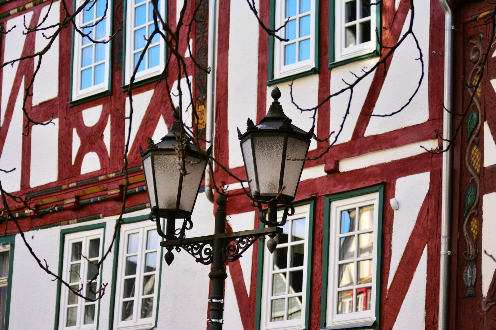 Nikon D5200 sample photo. Street lamp, facade, truss photography
