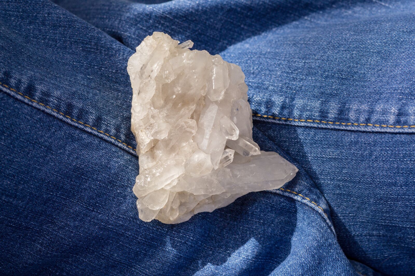 Canon EOS 700D (EOS Rebel T5i / EOS Kiss X7i) + Canon EF 50mm F1.8 STM sample photo. Crystal, stone, rock crystal photography