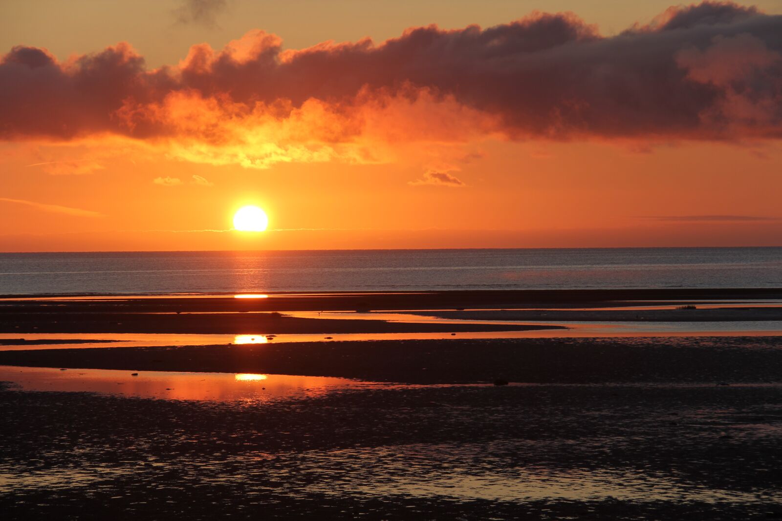 Canon EF-S 18-200mm F3.5-5.6 IS sample photo. Sunset, ocean, sun photography