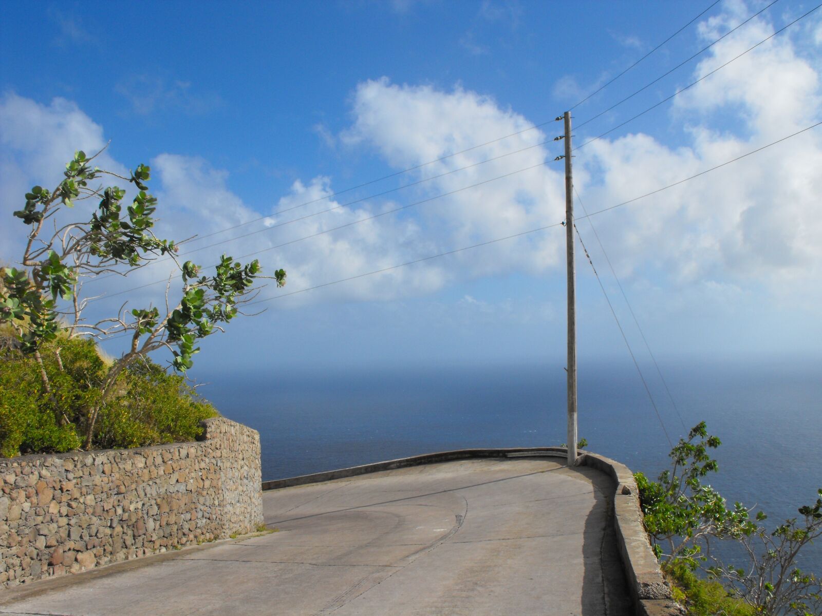 Fujifilm FinePix S1000fd sample photo. Saba, caribbean netherlands, road photography