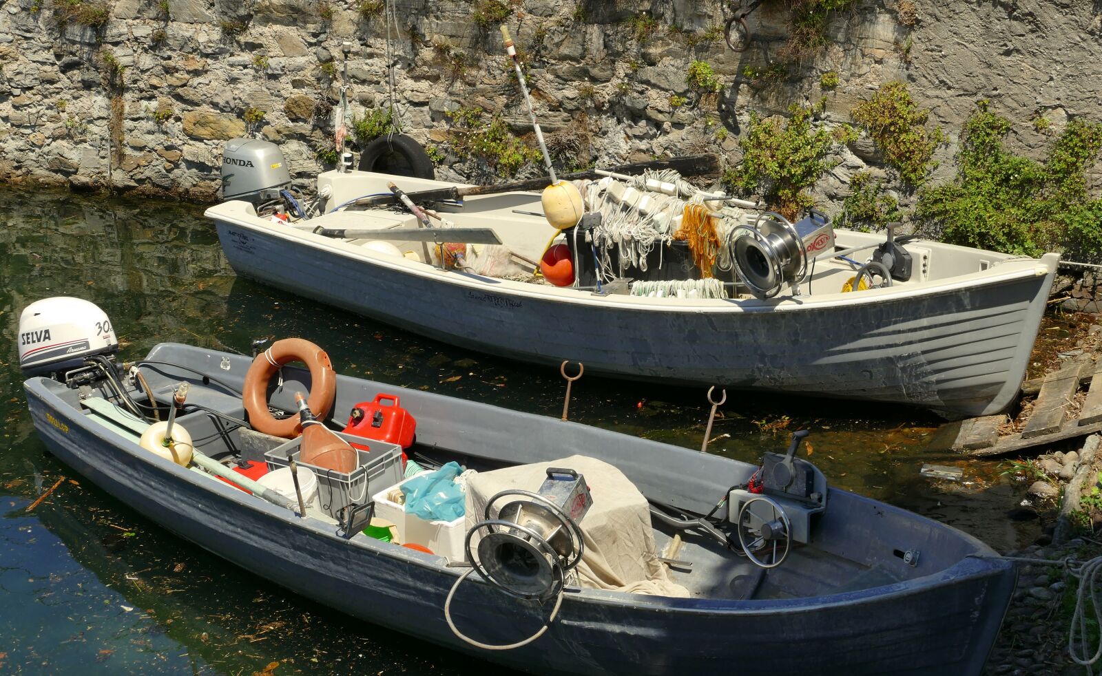 Panasonic Lumix DMC-FZ1000 sample photo. Fishing boats, port, anchorage photography